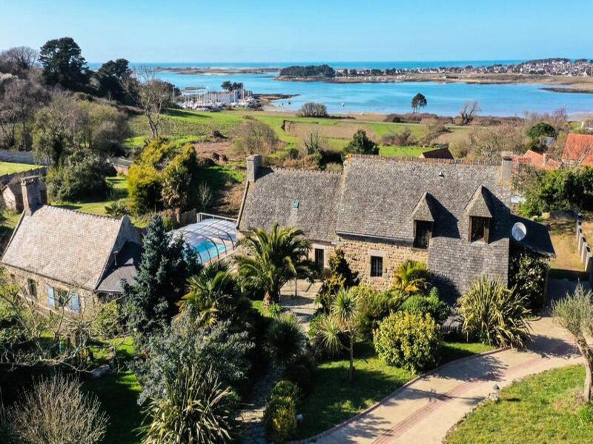 Bretons vakantiehuis met panoramisch zeezicht en verwarmd zwembad in Trébeurden - foto 1