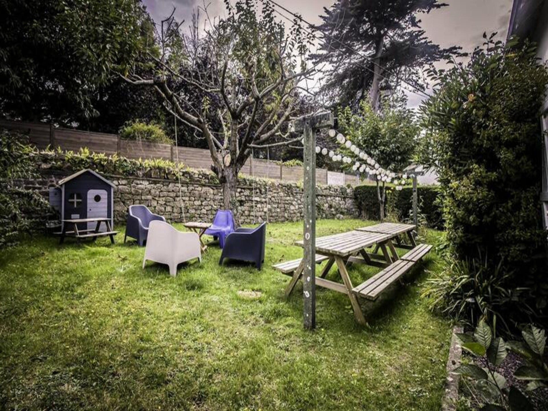 Vrijstaand vakantiehuis met ommuurde tuin op 800m van zee in Trébeurden - foto 6