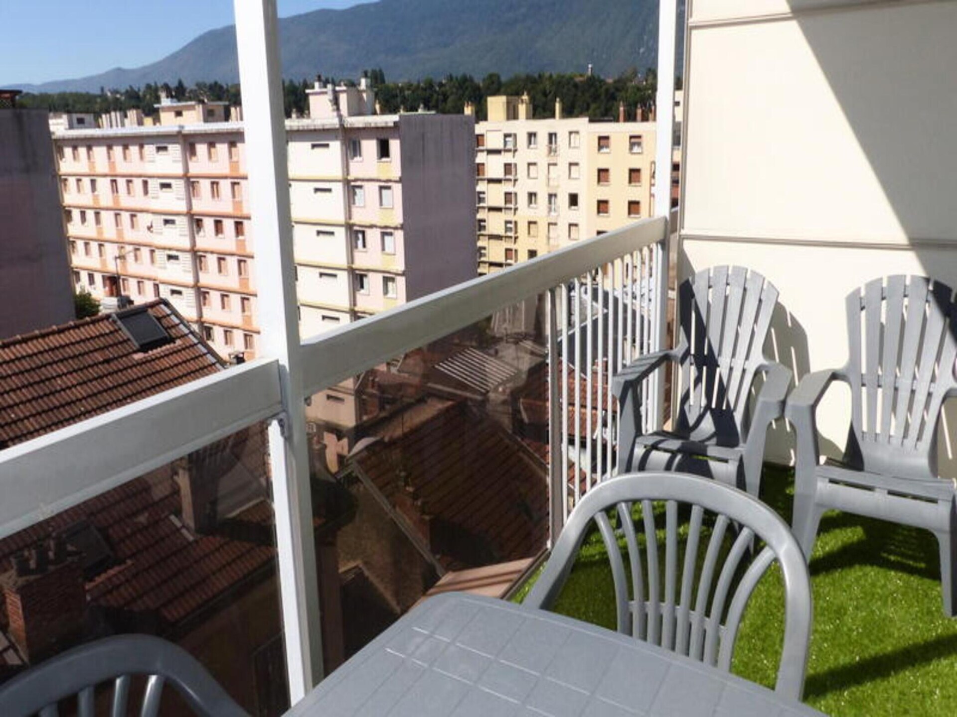 Stijlvol 2-kamerappartement met groot balkon in centrum Aix-les-Bains - foto 3