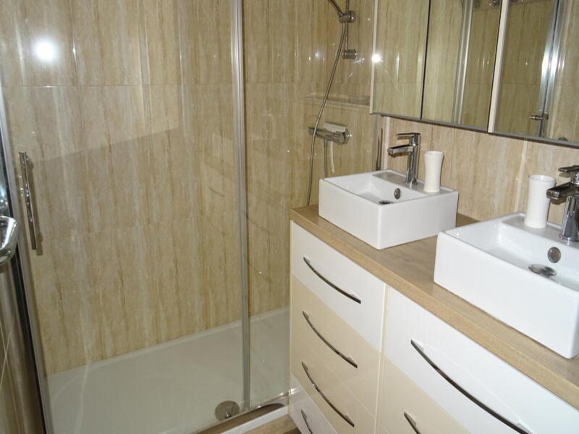 Stijlvol 2-kamerappartement met groot balkon in centrum Aix-les-Bains - foto 16