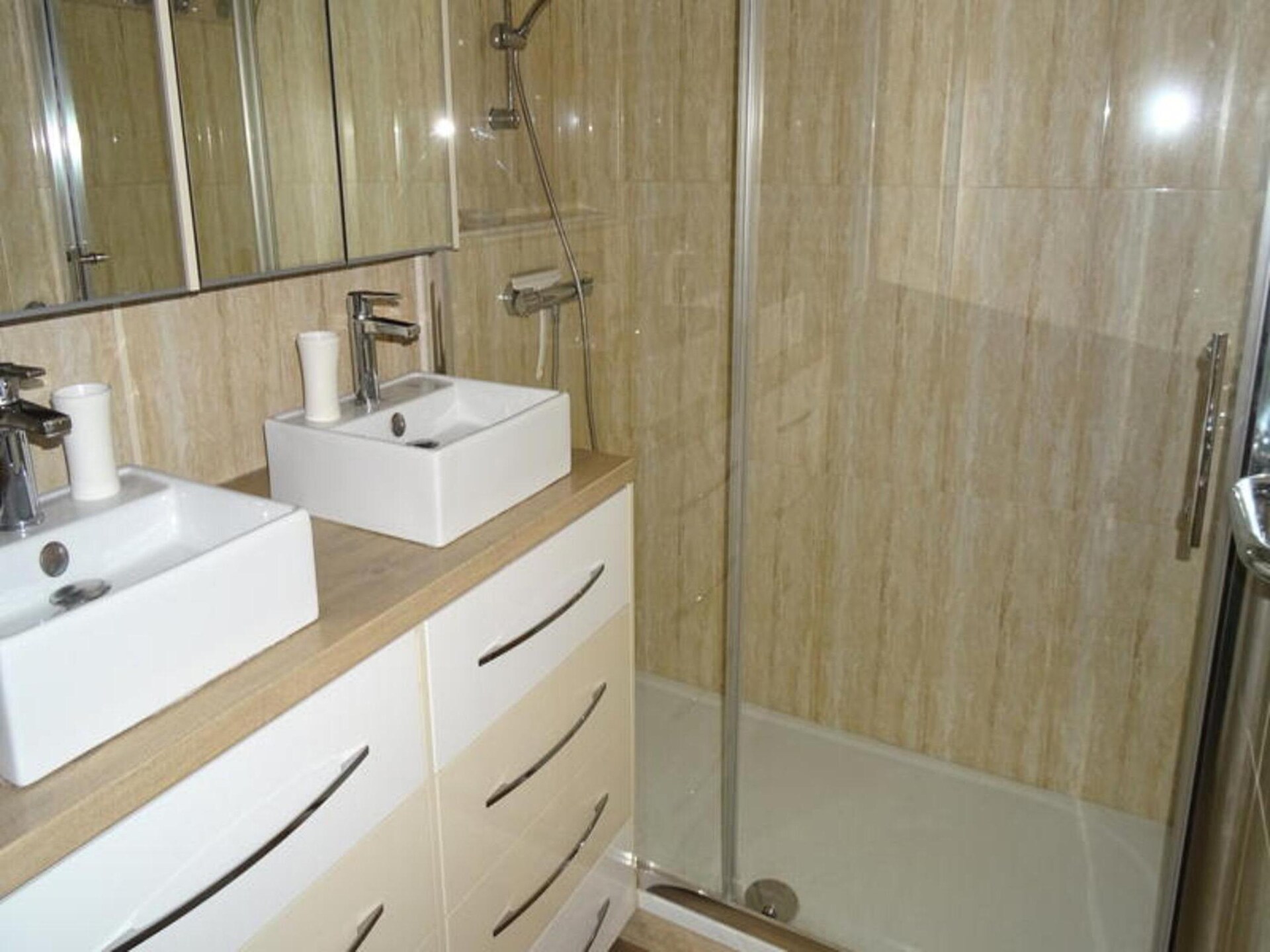Stijlvol 2-kamerappartement met groot balkon in centrum Aix-les-Bains - foto 17