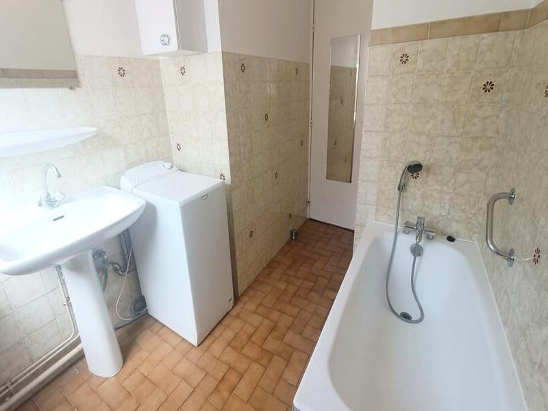 Licht 2-kamerappartement met parkeerplaats, op loopafstand van de thermen - foto 8