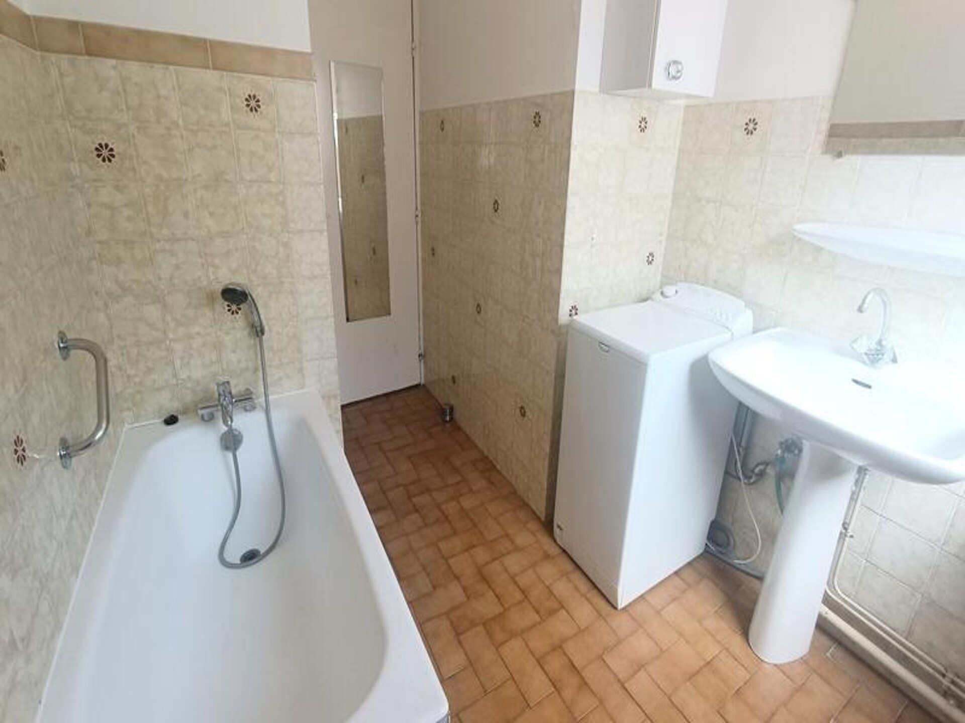 Licht 2-kamerappartement met parkeerplaats, op loopafstand van de thermen - foto 22