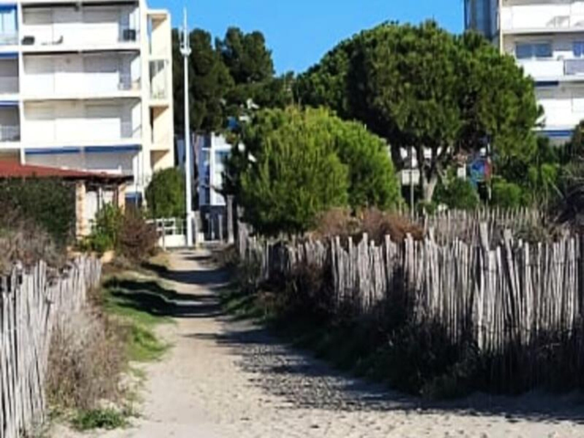 Modern appartement op 200m van strand Le Grau du Roi met tuin - foto 32