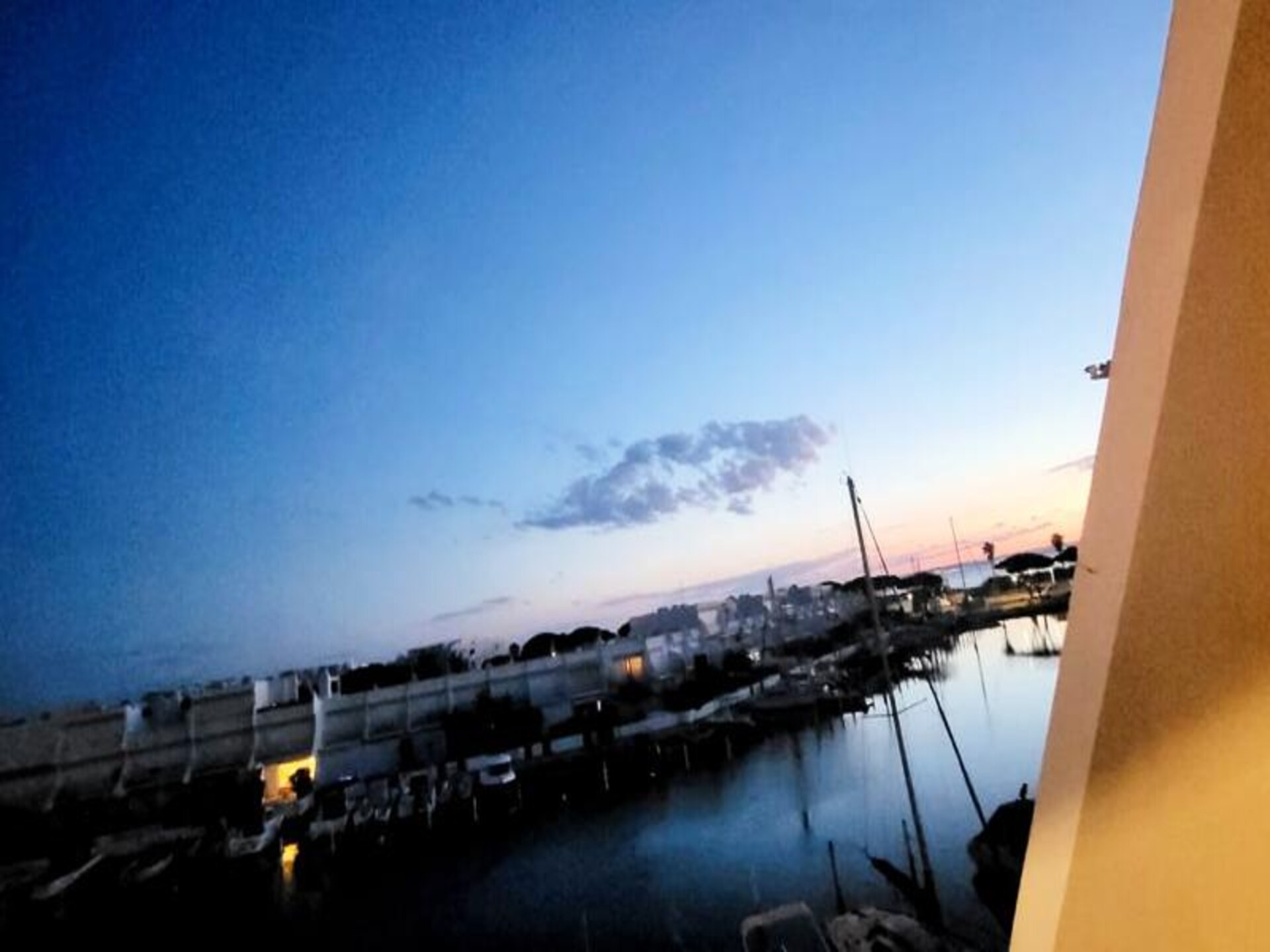 Appartement aan jachthaven Le Grau du Roi met uitzicht over het water - foto 32