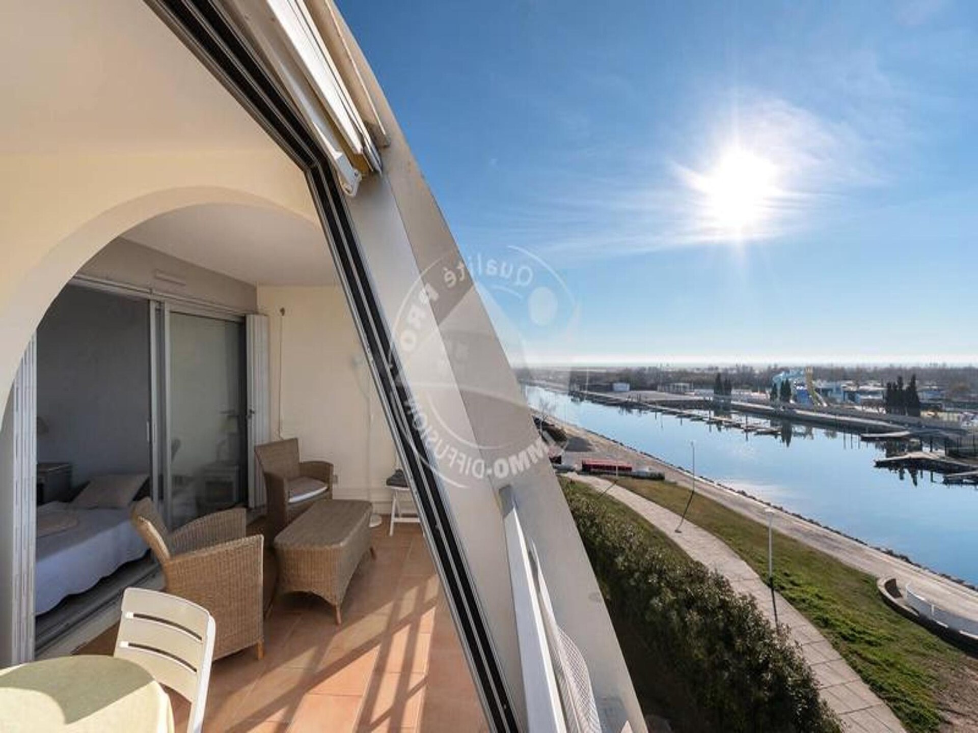 Licht appartement met grote loggia en uitzicht op zee bij Le Grau du Roi - foto 18