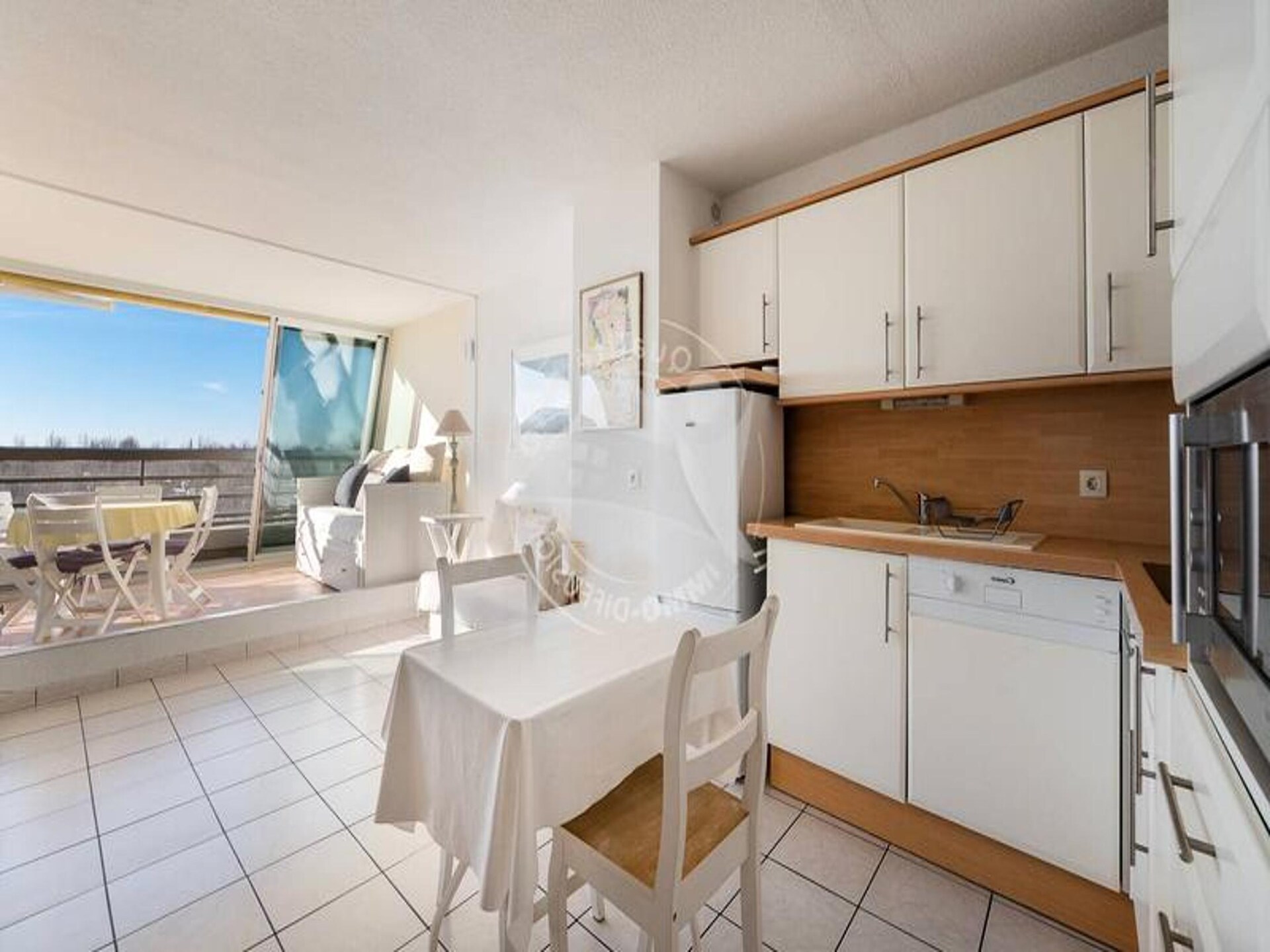 Licht appartement met grote loggia en uitzicht op zee bij Le Grau du Roi - foto 8