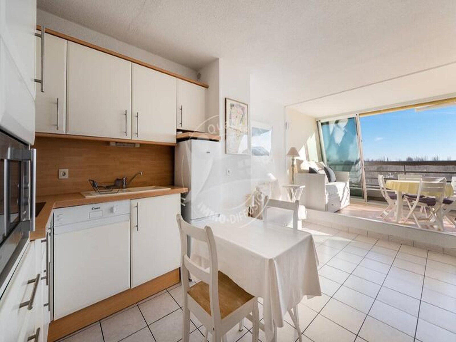 Licht appartement met grote loggia en uitzicht op zee bij Le Grau du Roi - foto 9