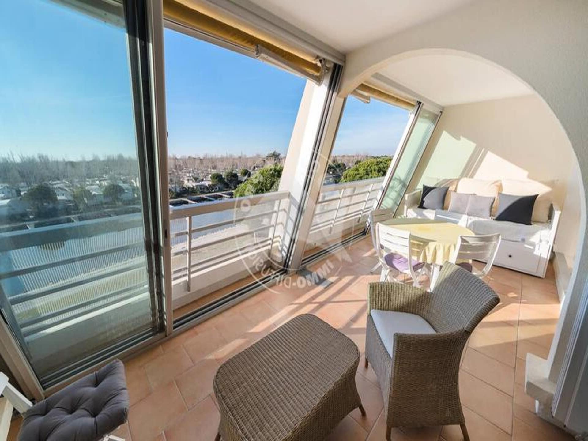 Licht appartement met grote loggia en uitzicht op zee bij Le Grau du Roi - foto 5