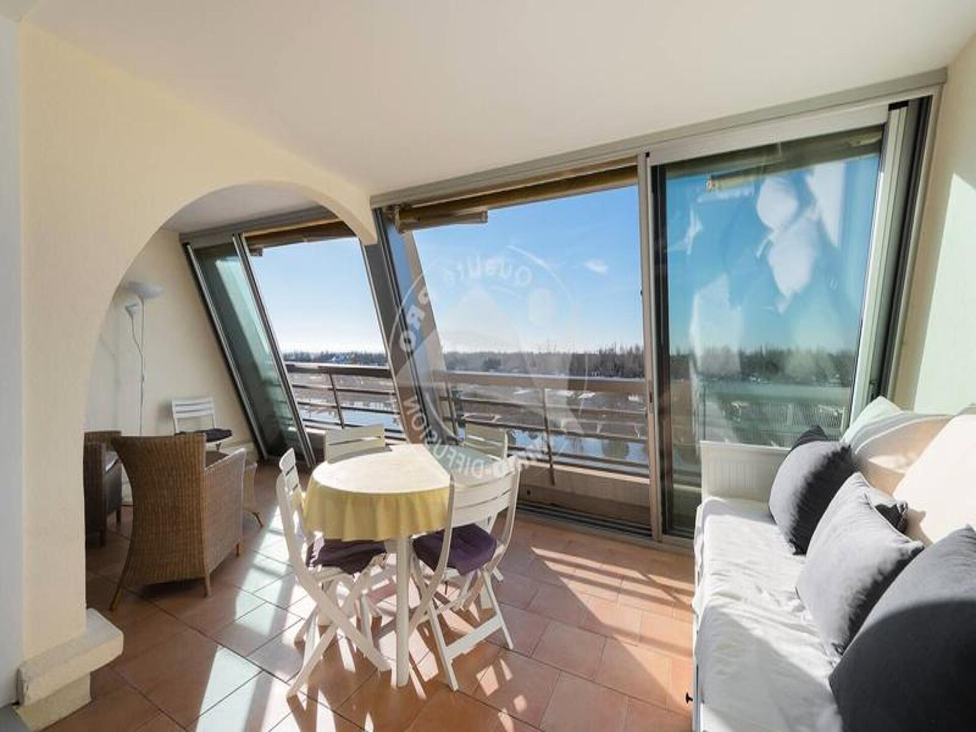 Licht appartement met grote loggia en uitzicht op zee bij Le Grau du Roi - foto 7
