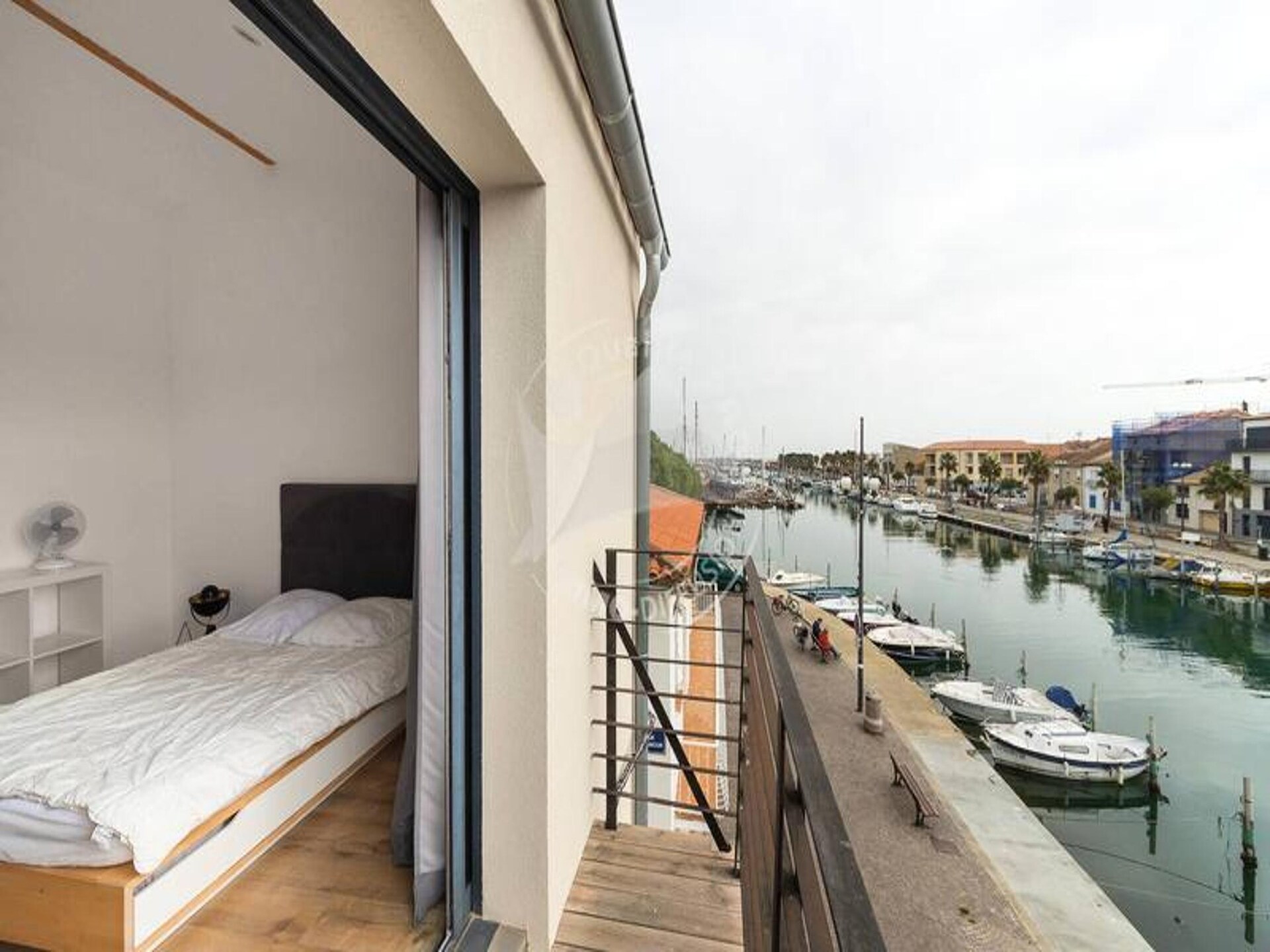 Duplex aan de haven: vakantieappartement met kanaalzicht in Le Grau du Roi - foto 14