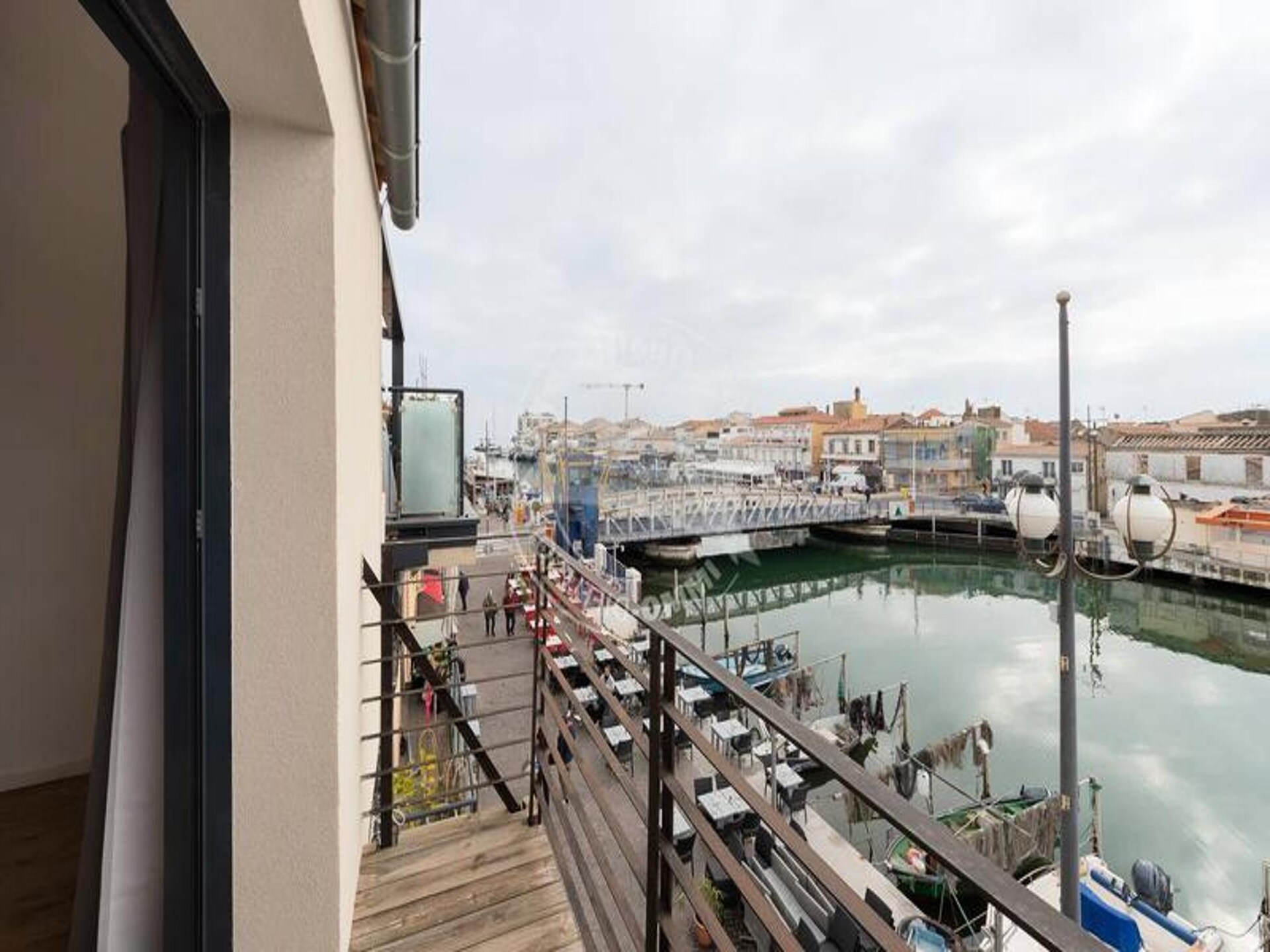 Duplex aan de haven: vakantieappartement met kanaalzicht in Le Grau du Roi - foto 17