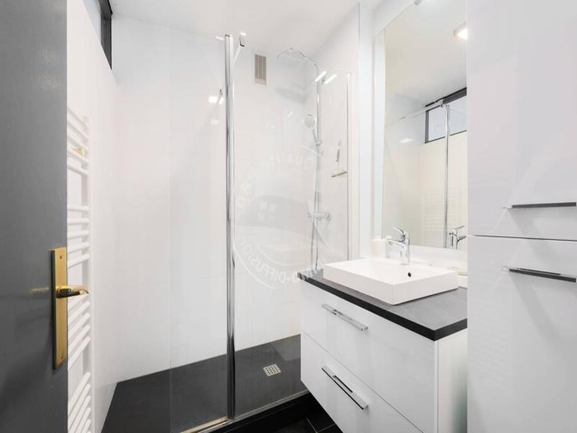 Gerenoveerd appartement met zeezicht op 800m van centrum Le Grau du Roi - foto 15