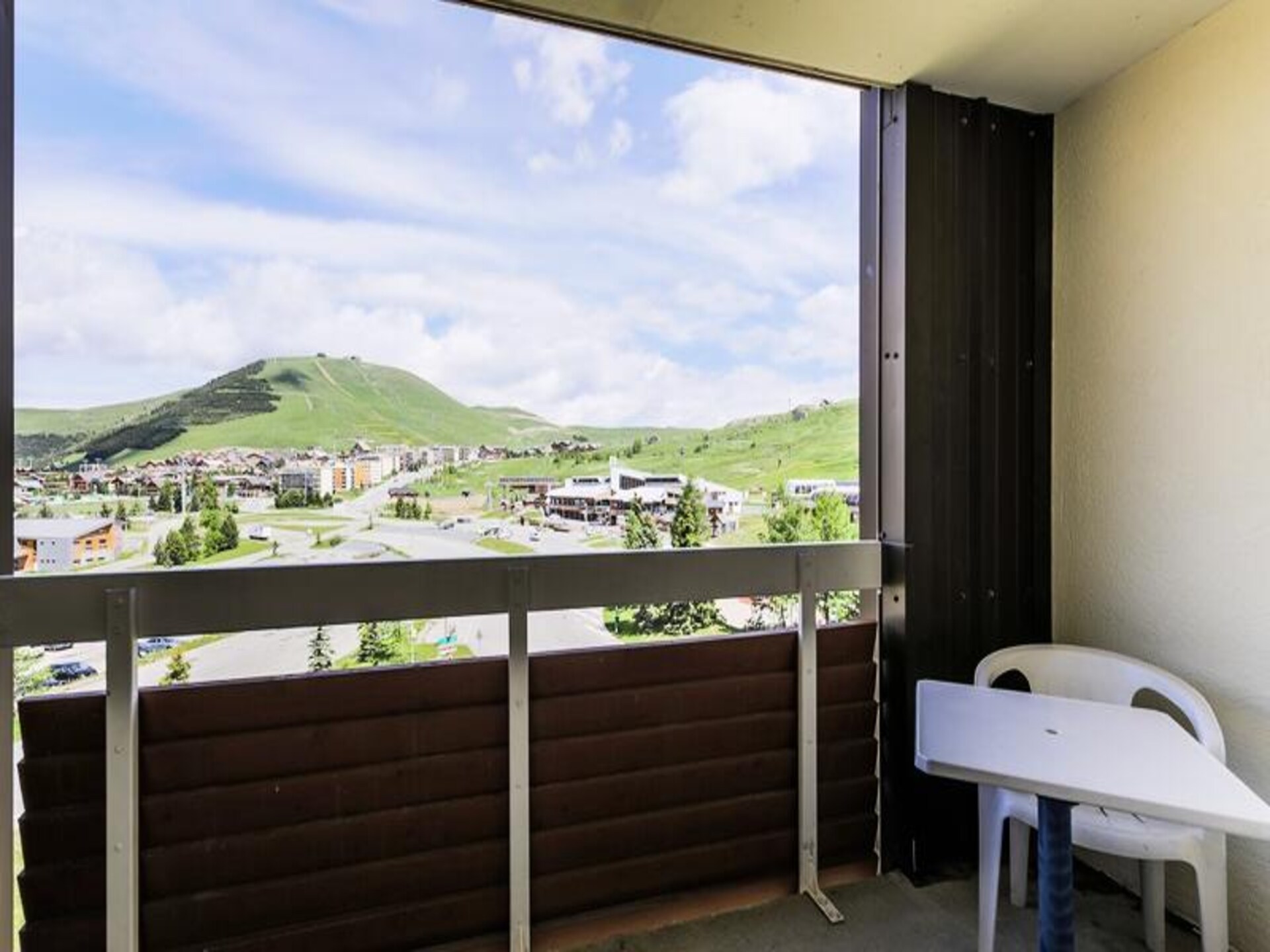 Knus appartement in Alpe d'Huez met balkon en uitzicht op de bergen - foto 9