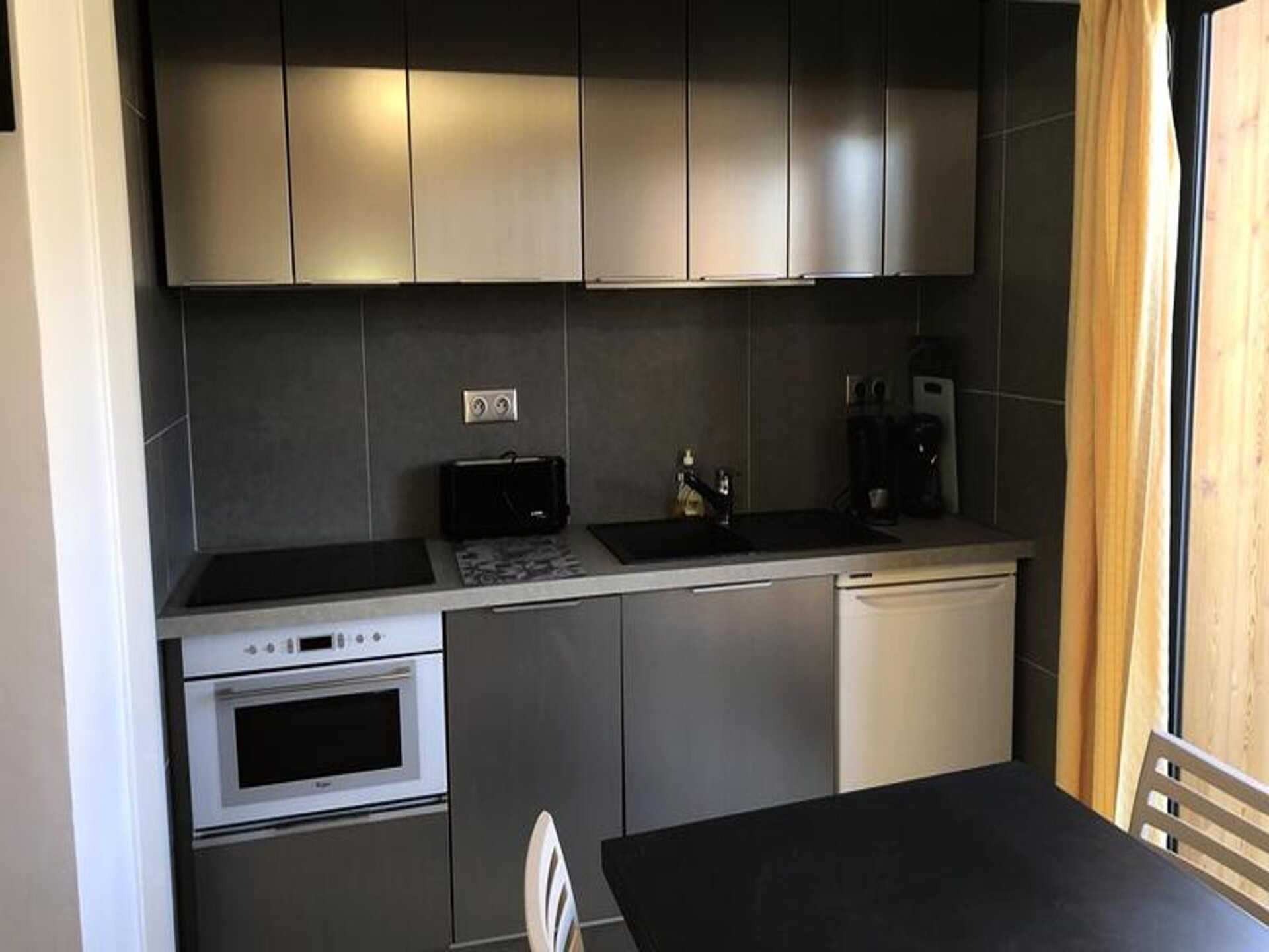 Compact en modern studio-appartement in Huez, vlakbij het centrum - foto 3