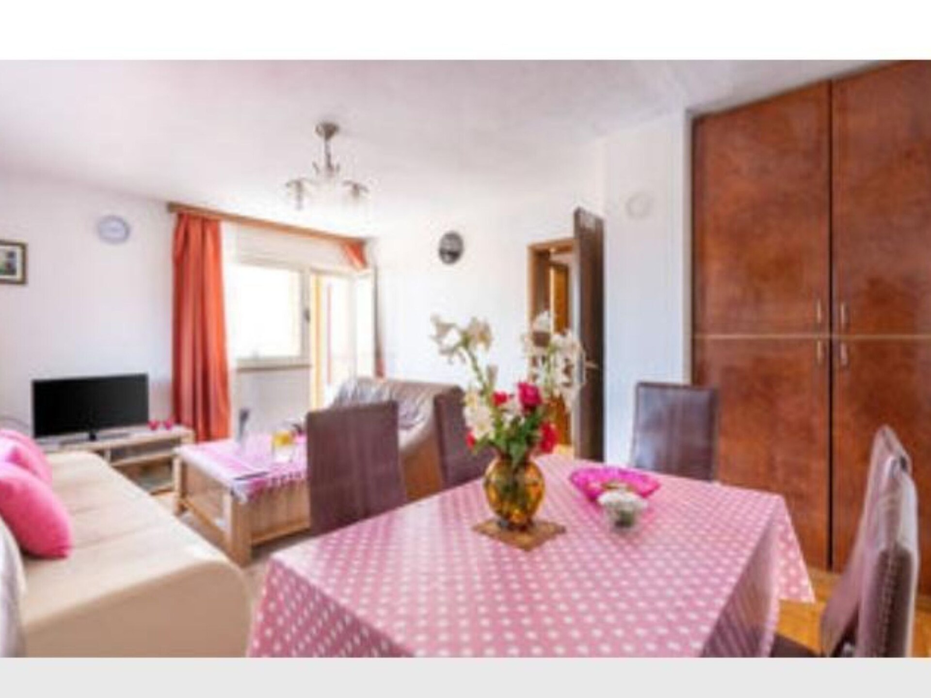 Ruim appartement met drie slaapkamers vlakbij zee in Okrug Gornji - foto 2
