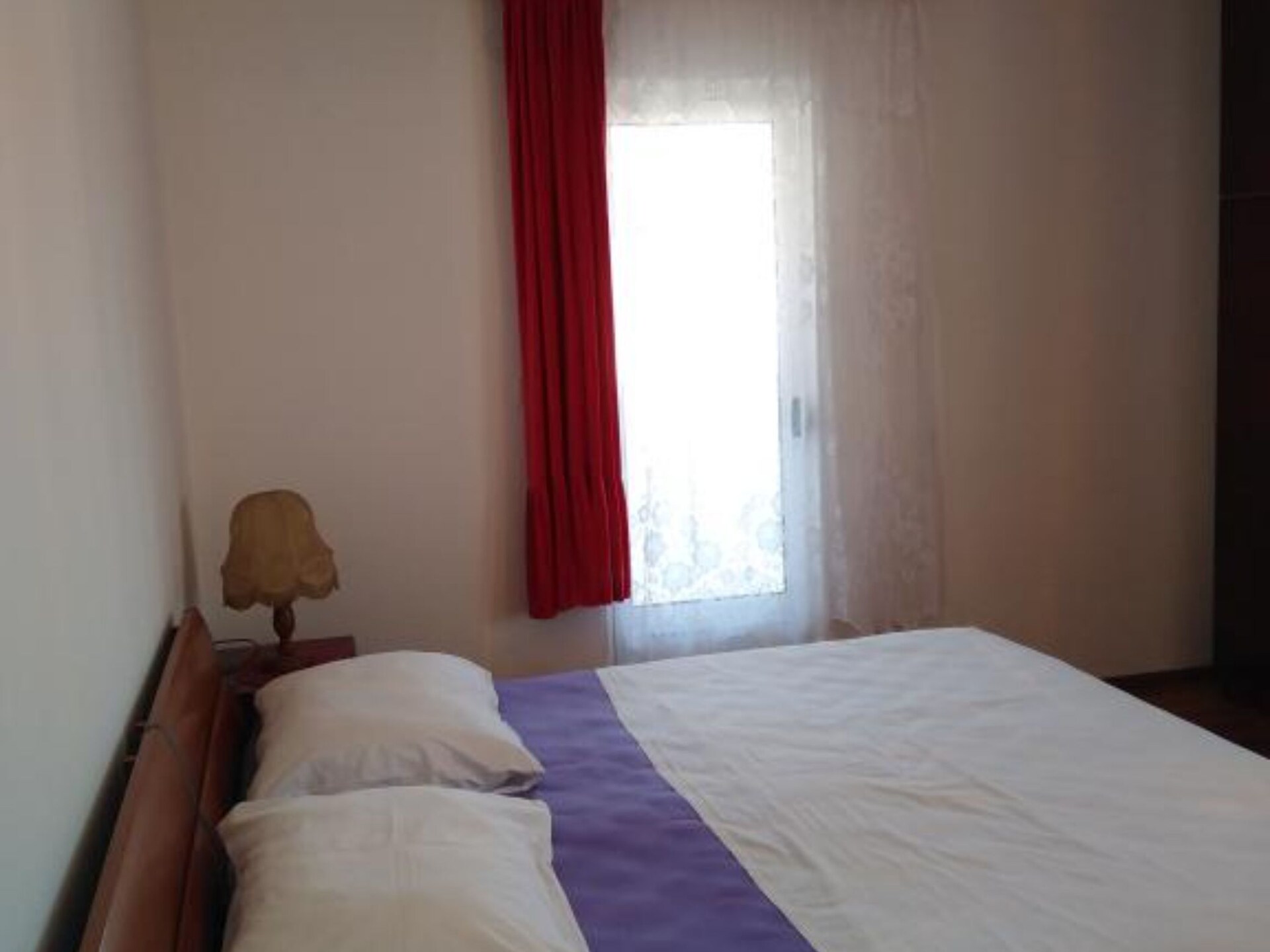 Ruim appartement met drie slaapkamers vlakbij zee in Okrug Gornji - foto 25