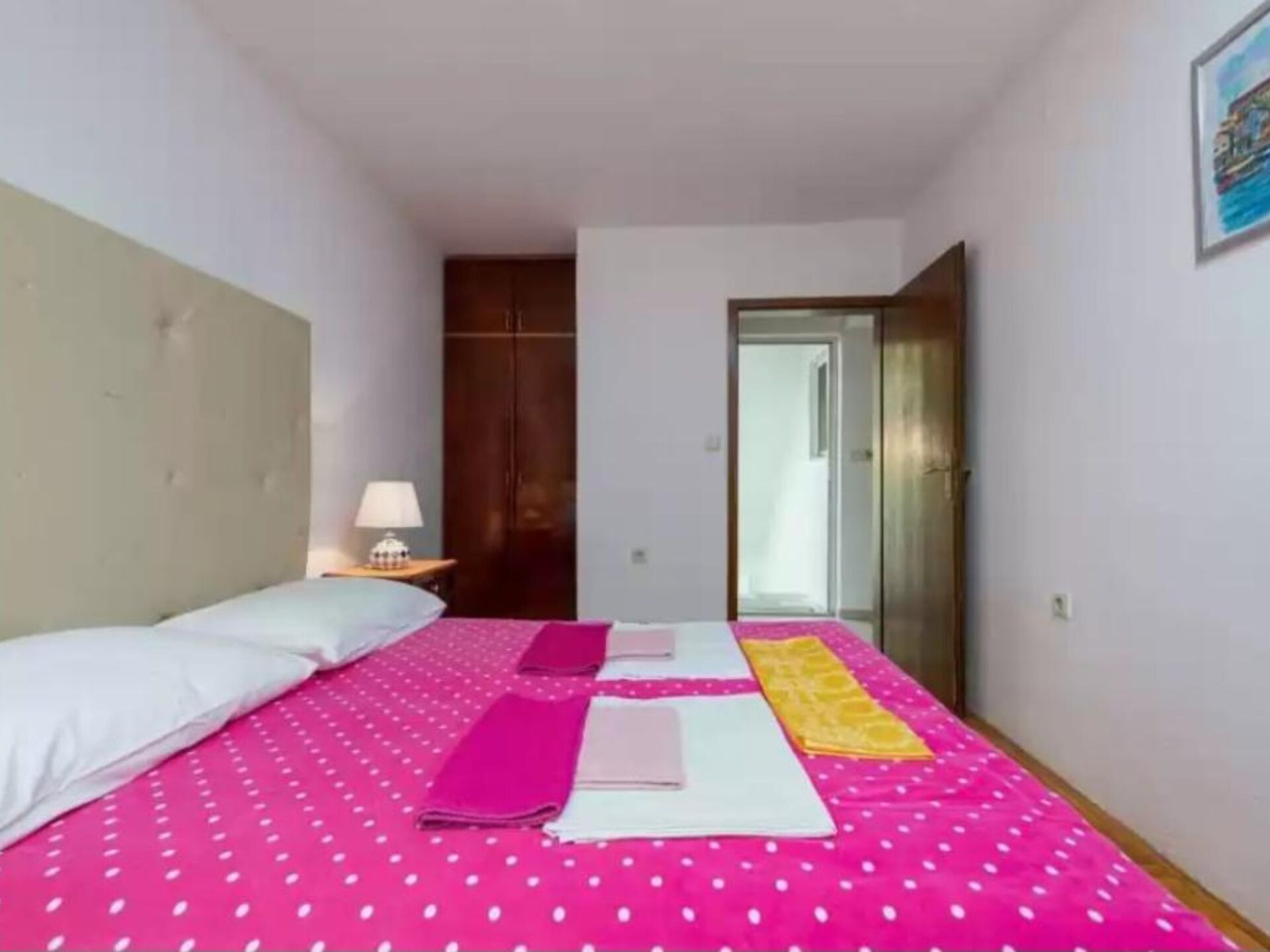 Ruim appartement met drie slaapkamers vlakbij zee in Okrug Gornji - foto 22
