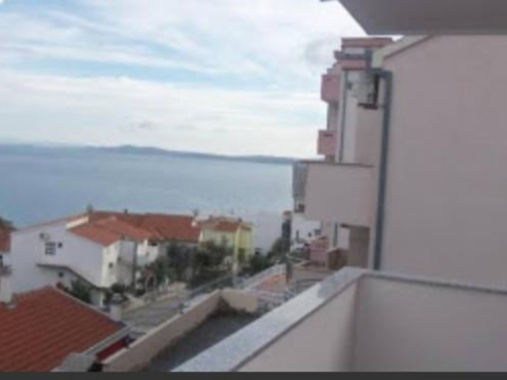 Ruim appartement met drie slaapkamers vlakbij zee in Okrug Gornji - foto 39