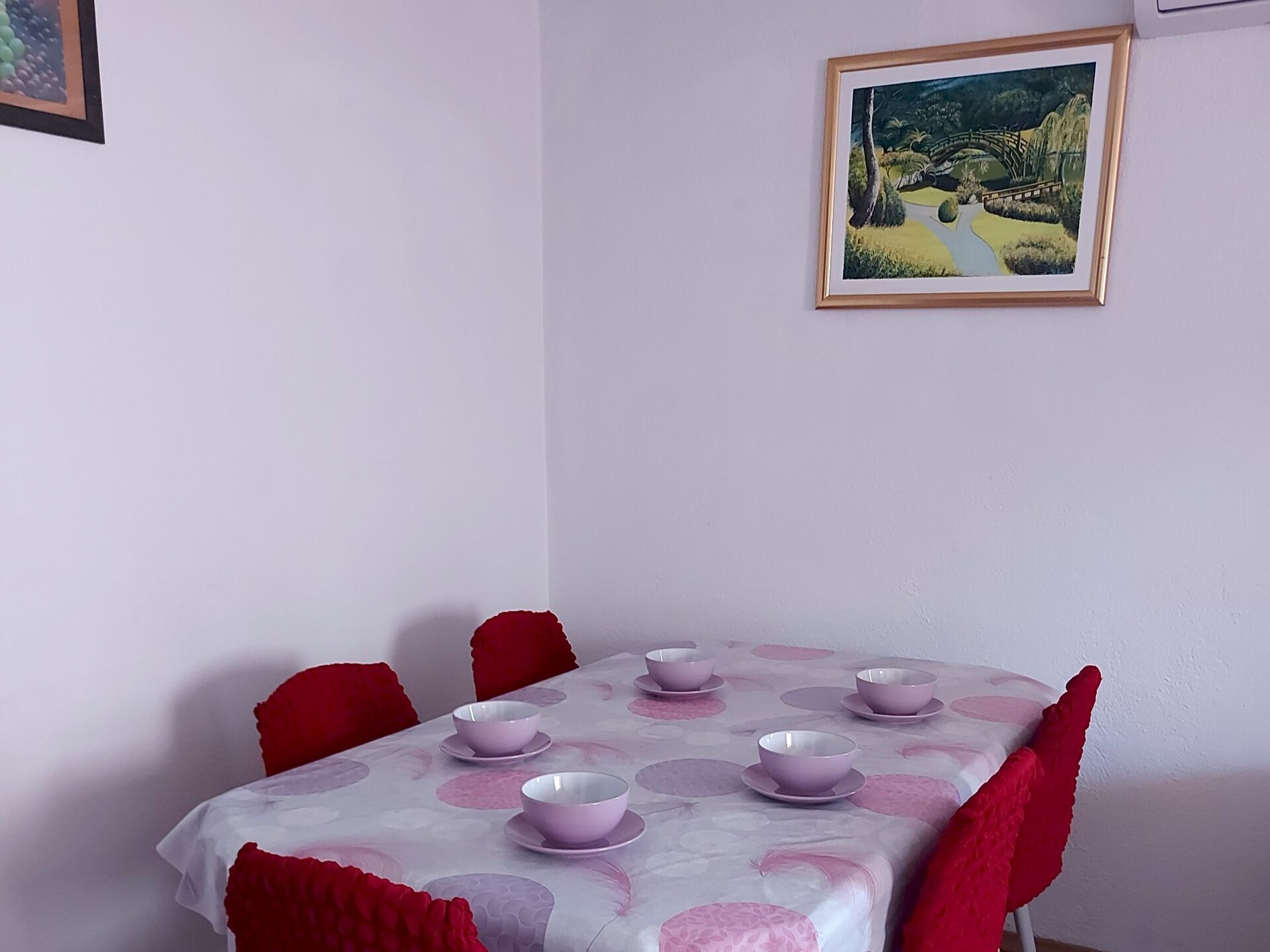 Ruim appartement met drie slaapkamers vlakbij zee in Okrug Gornji - foto 9