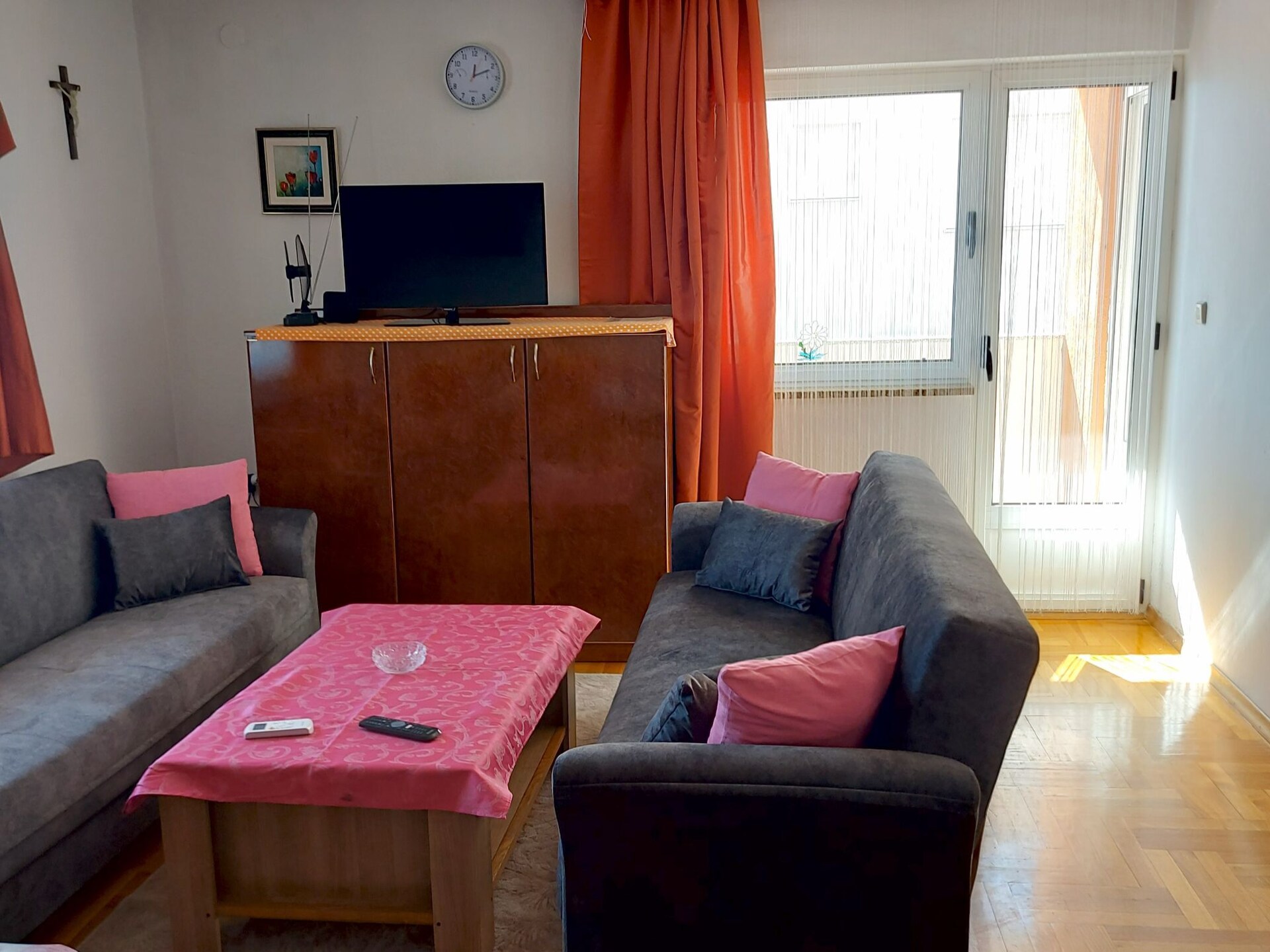Ruim appartement met drie slaapkamers vlakbij zee in Okrug Gornji - foto 8