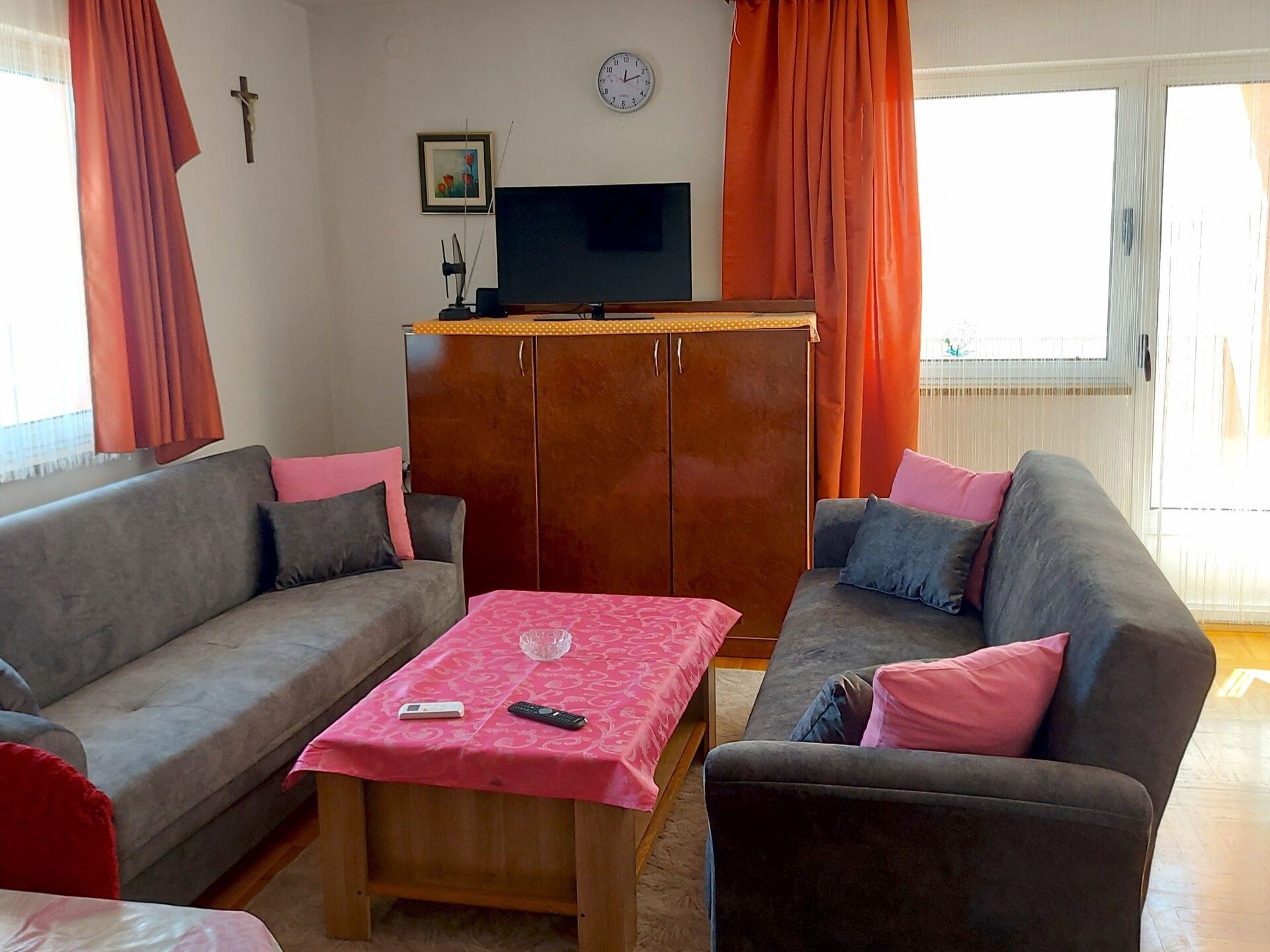 Ruim appartement met drie slaapkamers vlakbij zee in Okrug Gornji - foto 7