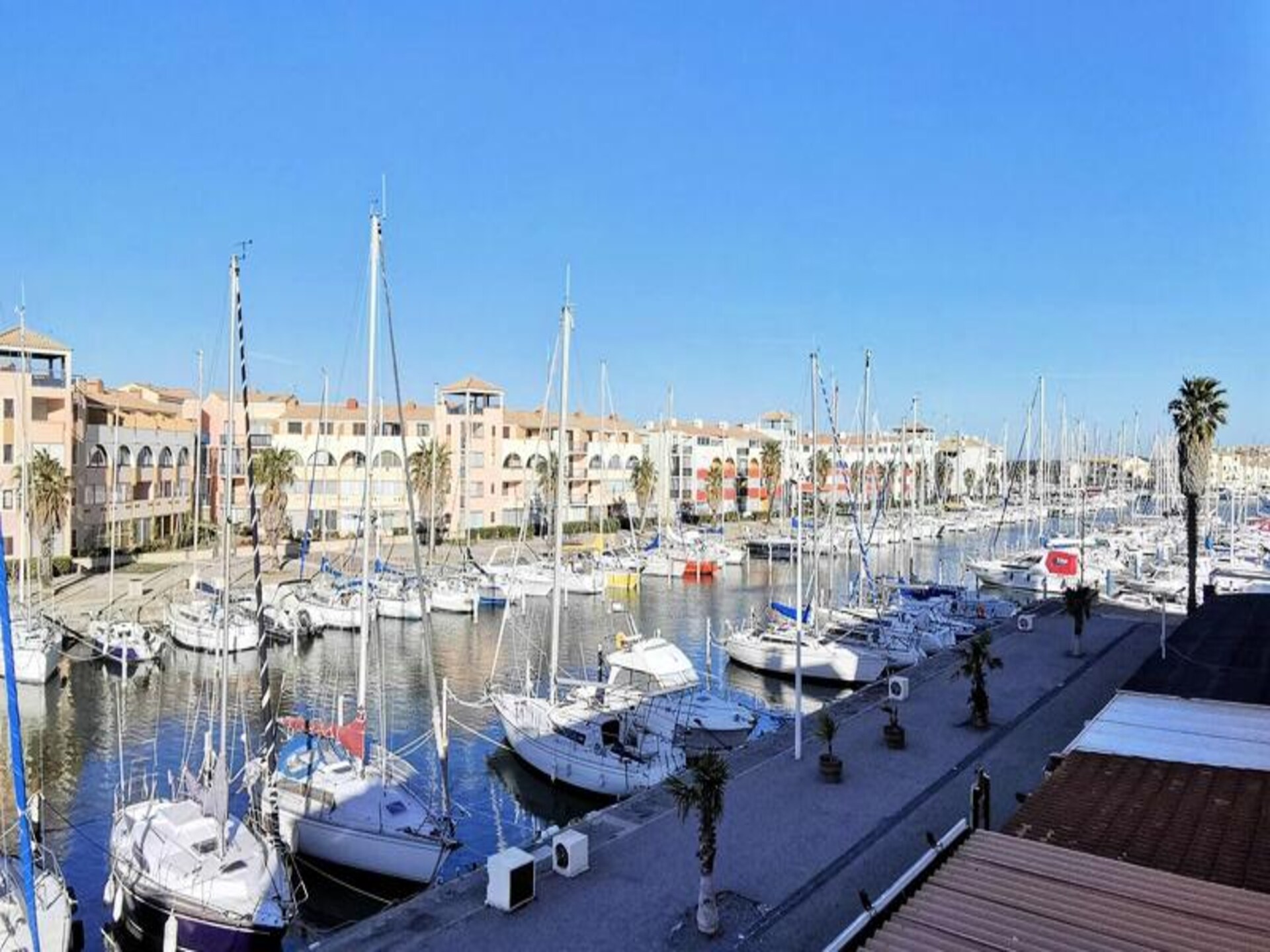 Licht appartement met havenzicht in Leucate, 800m van het strand - foto 23