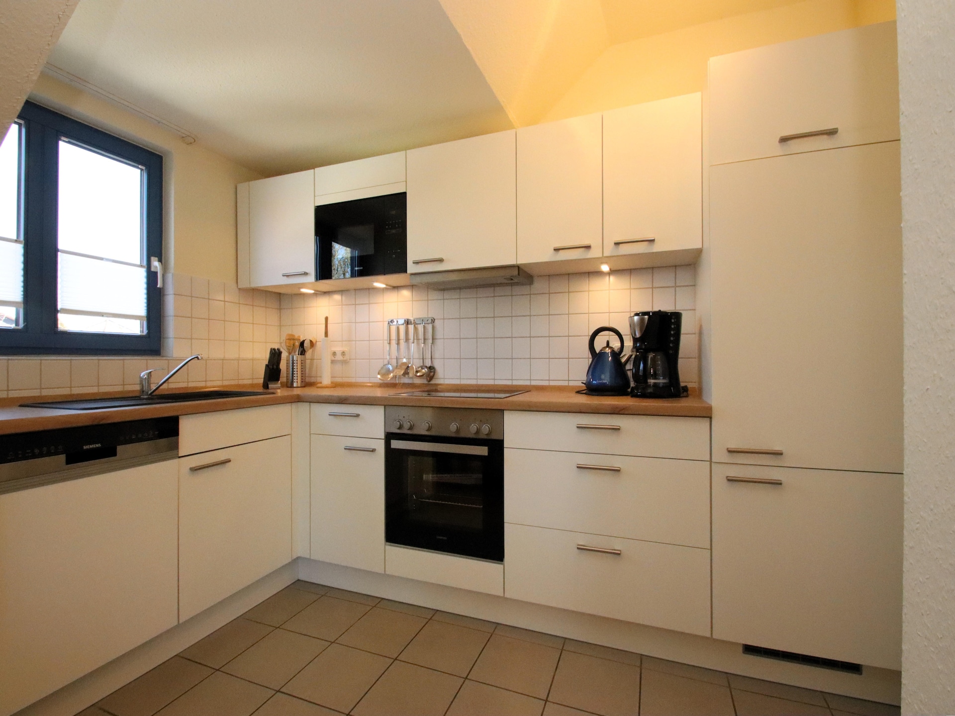 Op 1,3 km van het strand: comfortabel appartement in Burhave - foto 3