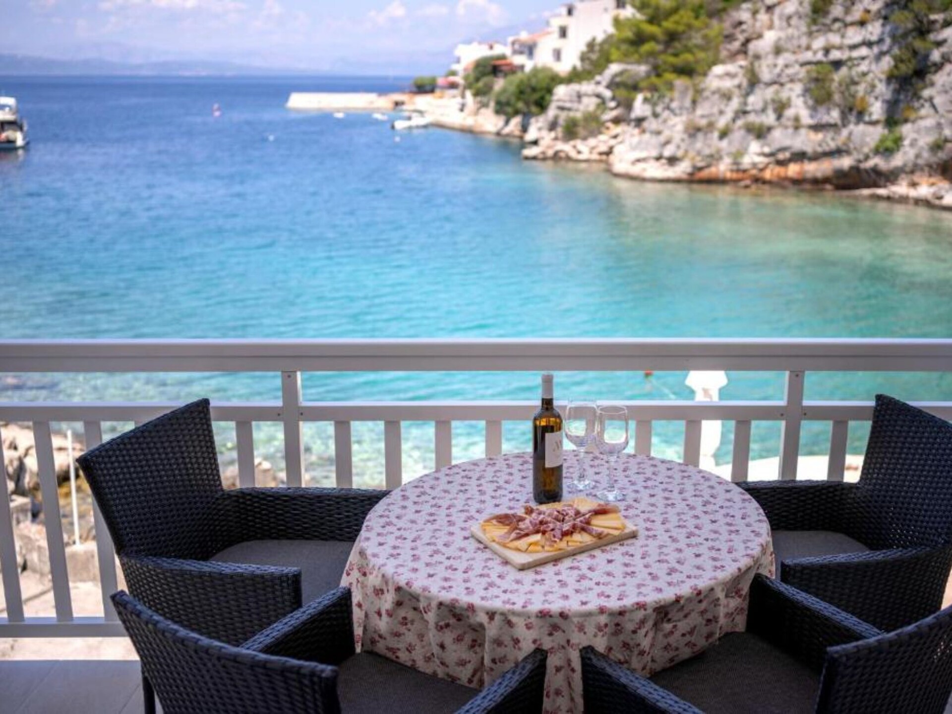 Vakantiehuis Jadranko: Direct aan Zee in Afgelegen Baai op Hvar - foto 21