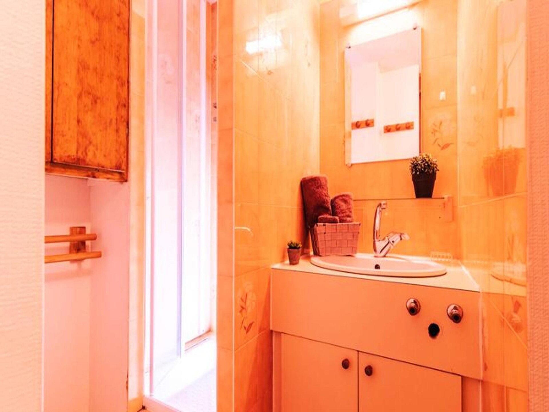 Licht appartement op de bovenste verdieping, vlakbij het centrum en de skilift - foto 5