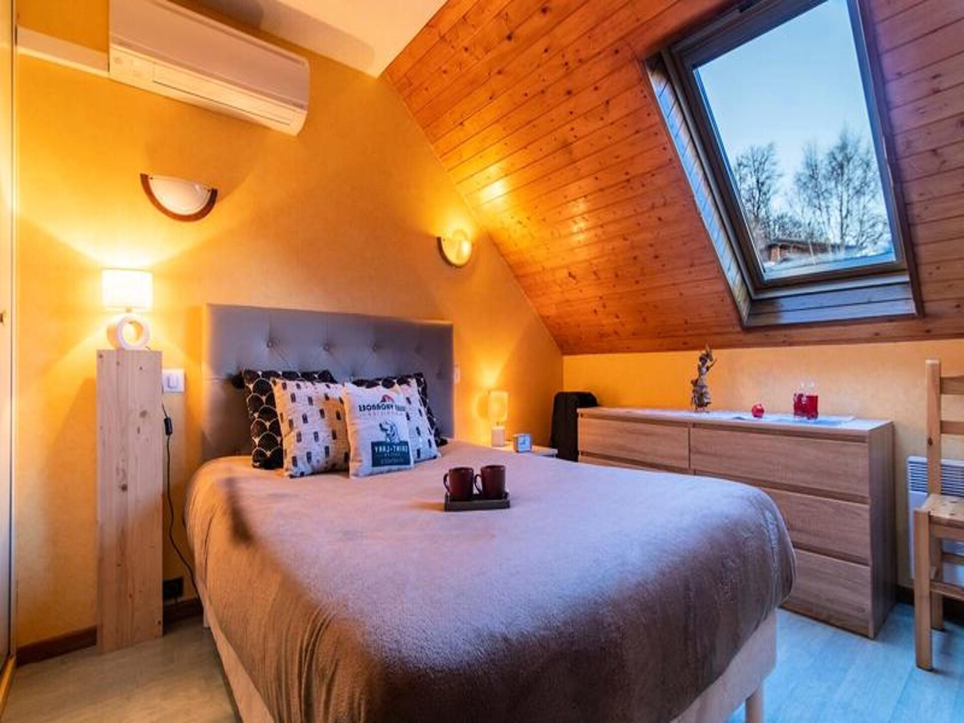Licht appartement op de bovenste verdieping, vlakbij het centrum en de skilift - foto 10