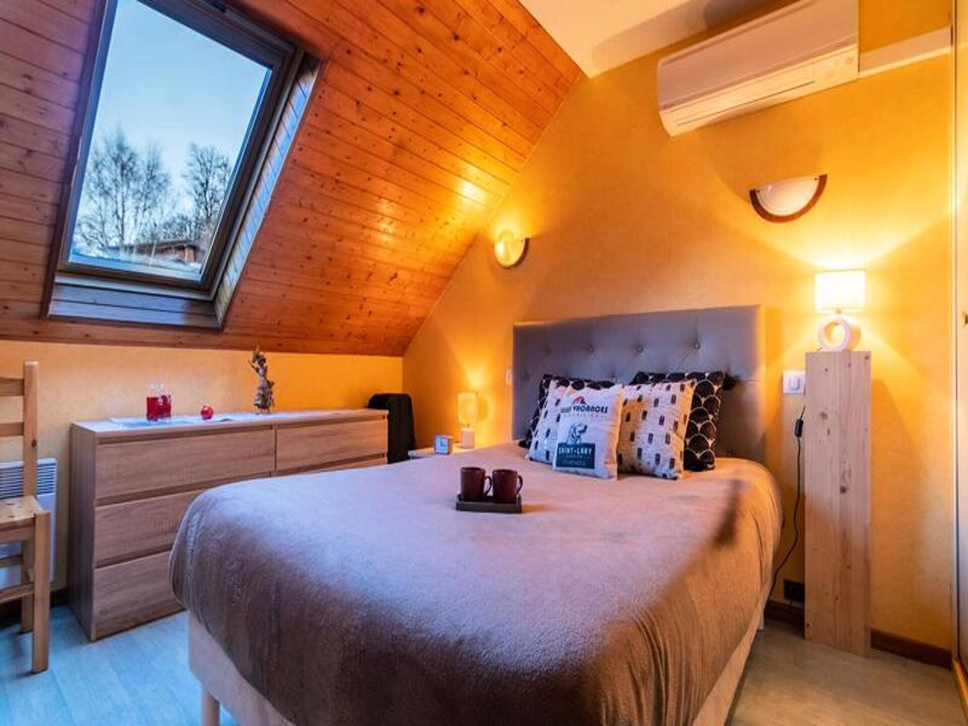 Licht appartement op de bovenste verdieping, vlakbij het centrum en de skilift - foto 4