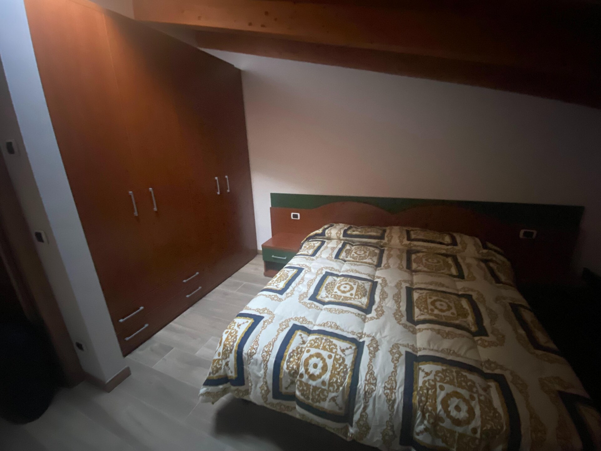 Trilo Mansarda: sfeervol zolderappartement met panoramisch Gardameerzicht - foto 11