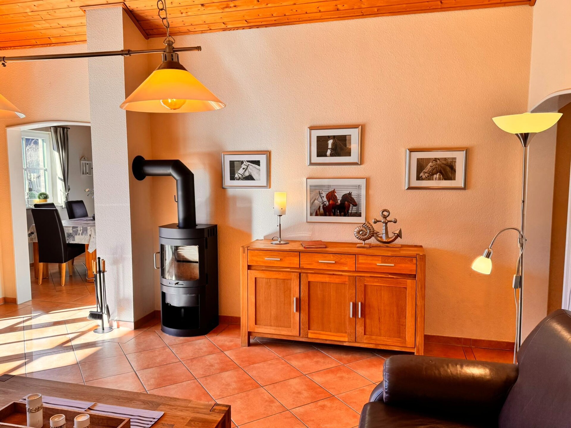 Ruim vakantiehuis met sauna op 1,6 km van het strand in Burhave - foto 3