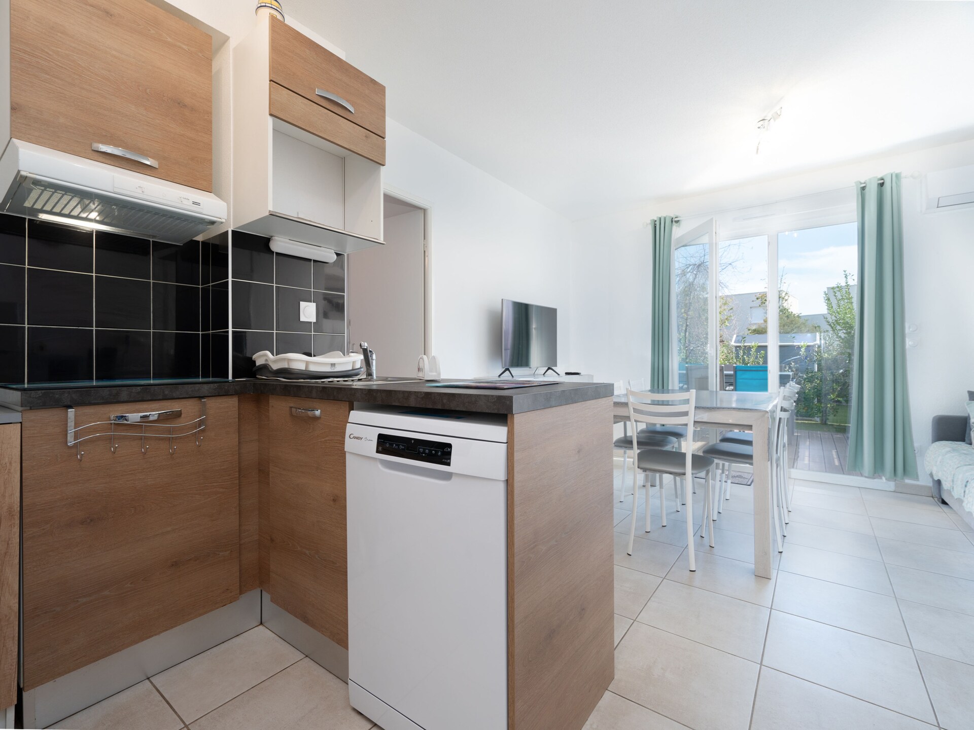 Lichte villa voor 8 op 450m van strand met tuin en zwembad in Valras-Plage - foto 9
