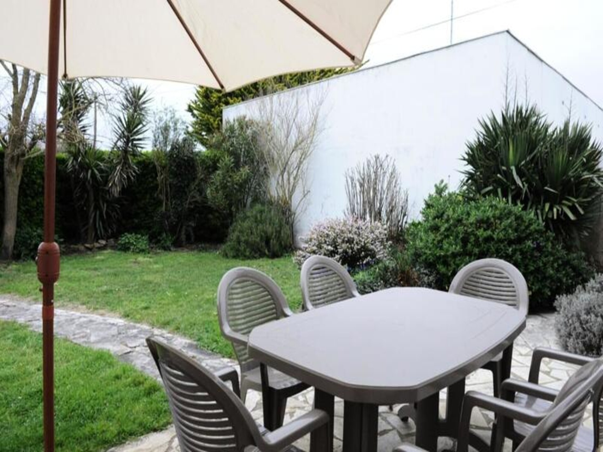 Ruim appartement met veranda en ommuurde tuin, vlakbij de Côte Sauvage - foto 21
