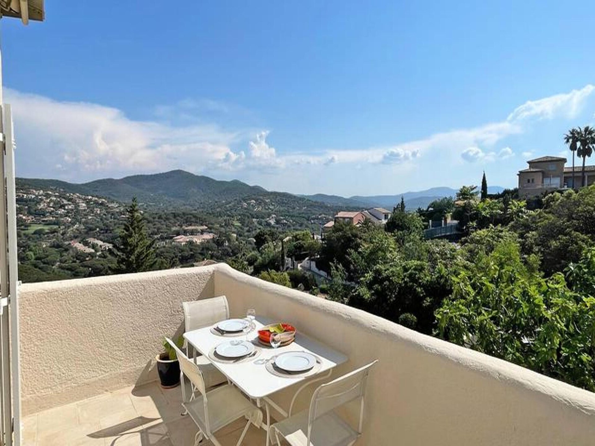 Licht appartement in Ste Maxime met zwembad, uitzicht op heuvels - foto 21