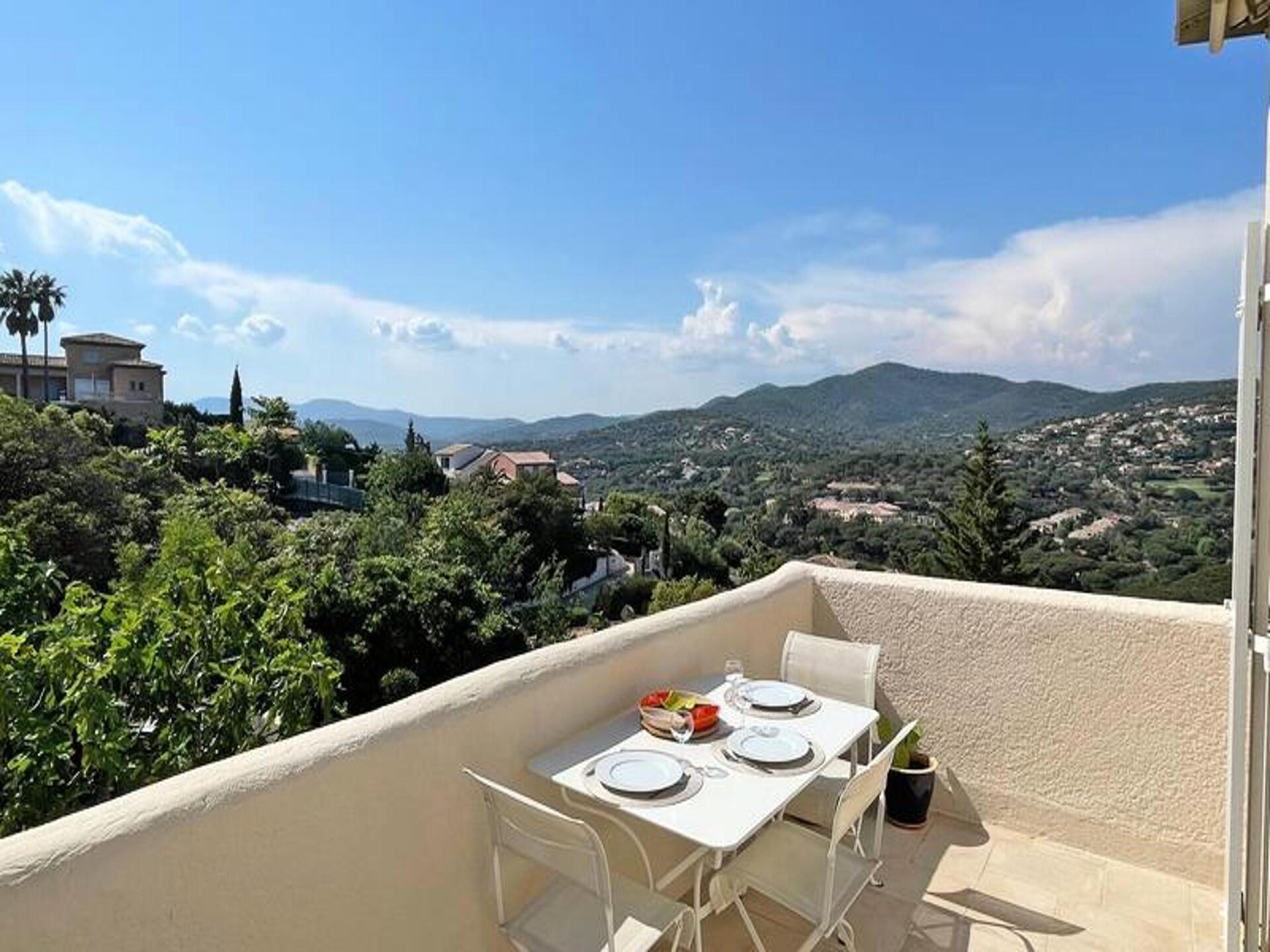 Licht appartement in Ste Maxime met zwembad, uitzicht op heuvels - foto 23