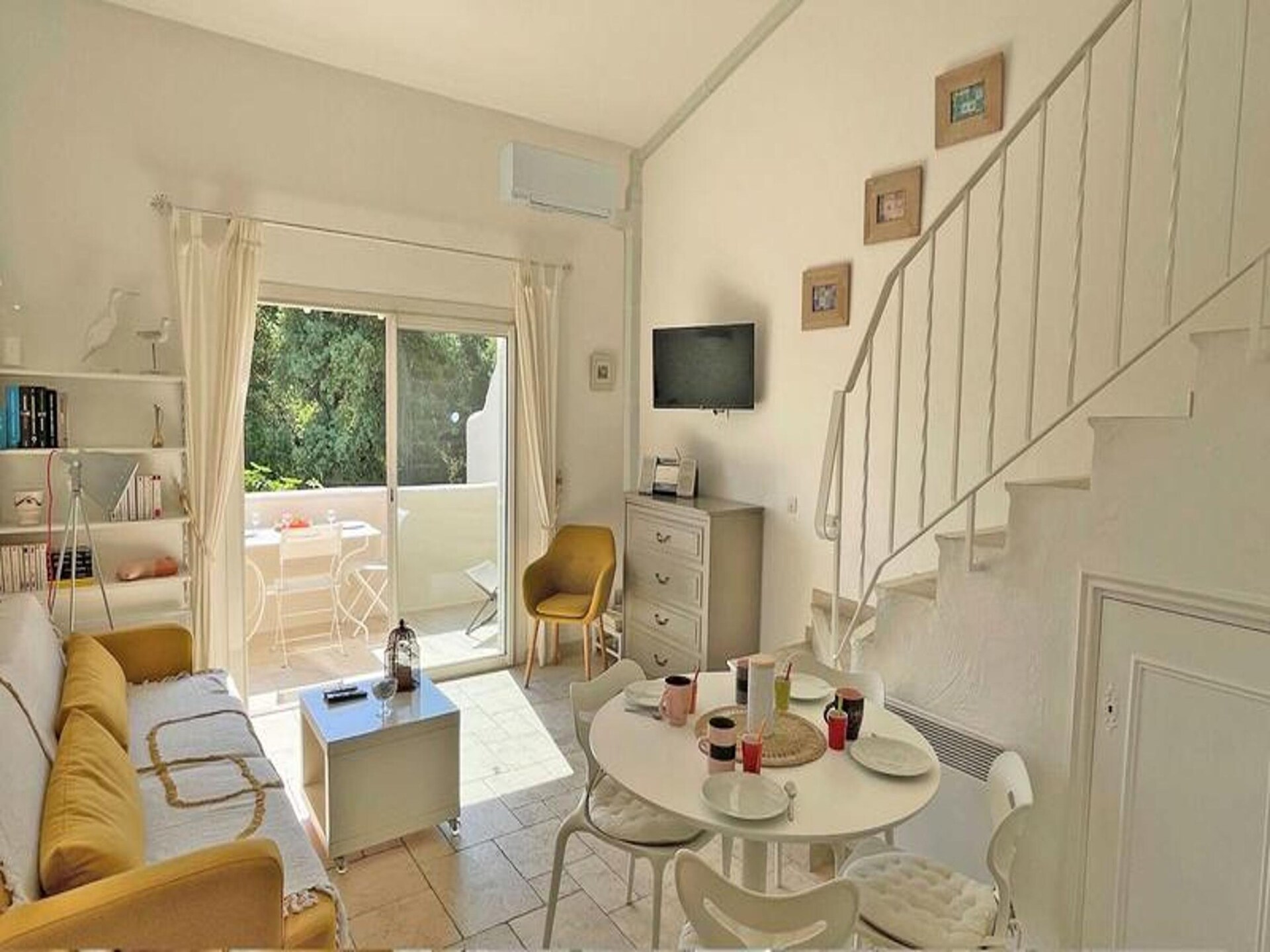 Licht appartement in Ste Maxime met zwembad, uitzicht op heuvels - foto 12