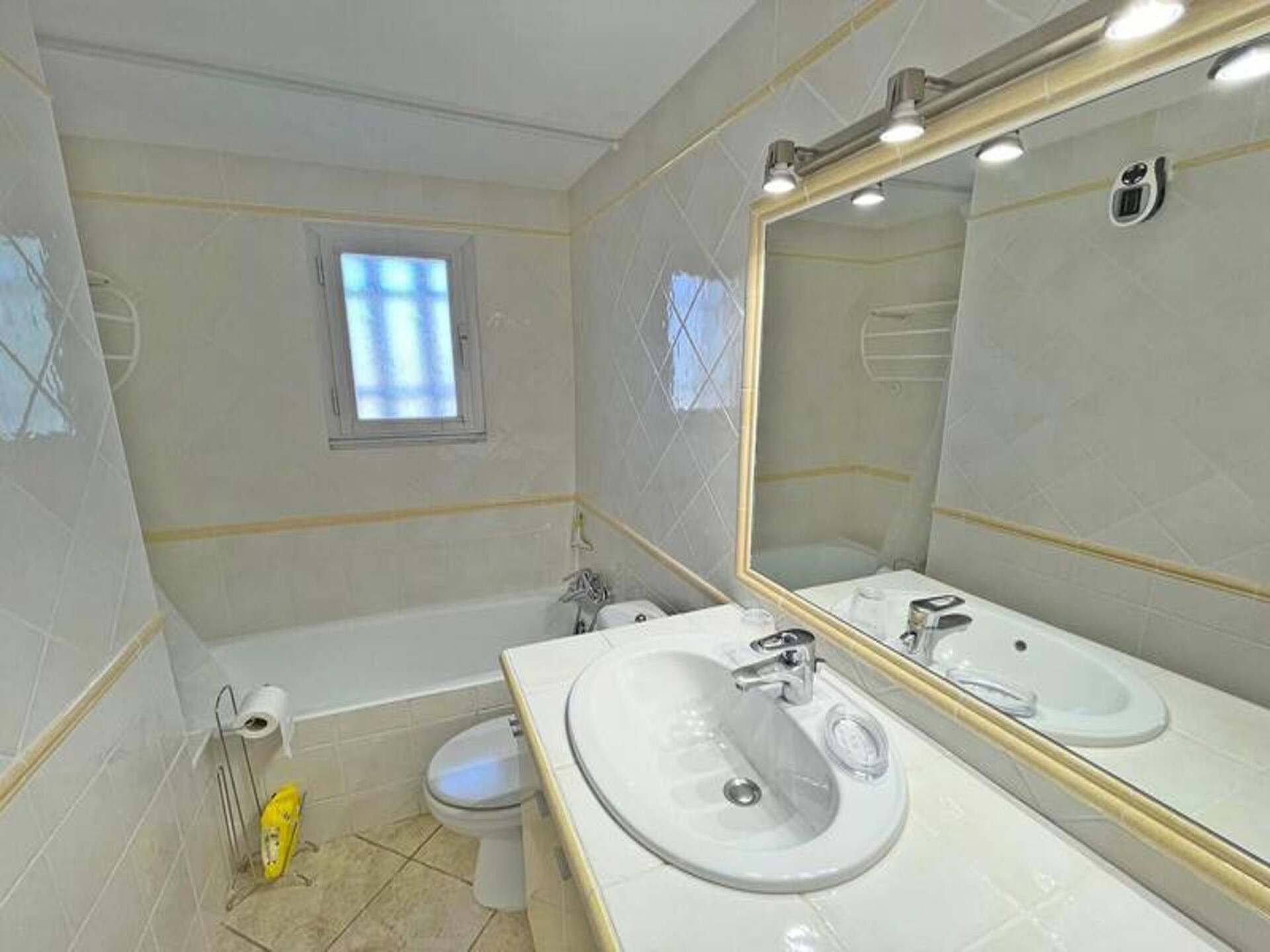 Licht appartement in Ste Maxime met zwembad, uitzicht op heuvels - foto 20