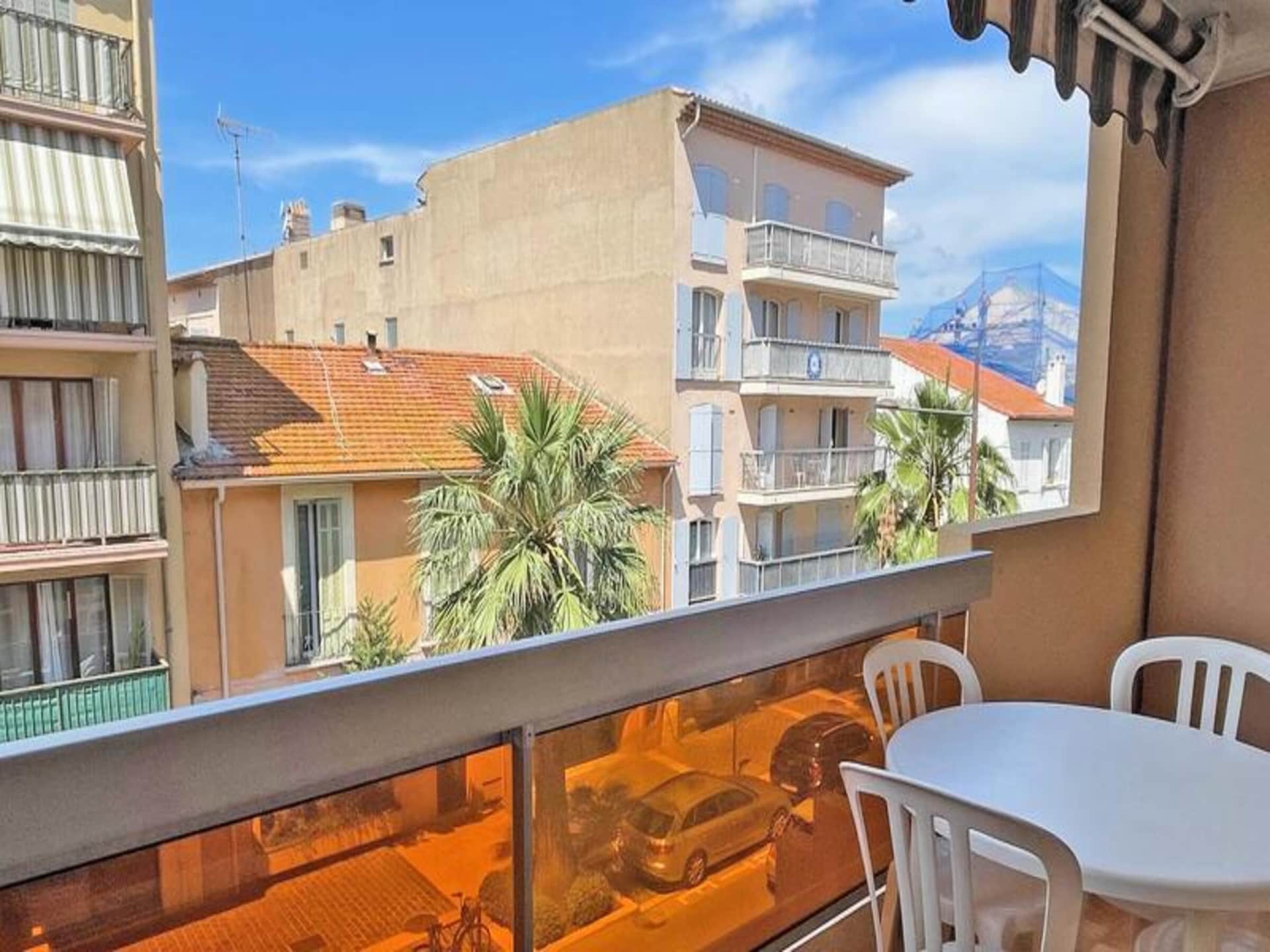 Knus appartement met terras in hartje Sainte-Maxime, 300m van strand - foto 13