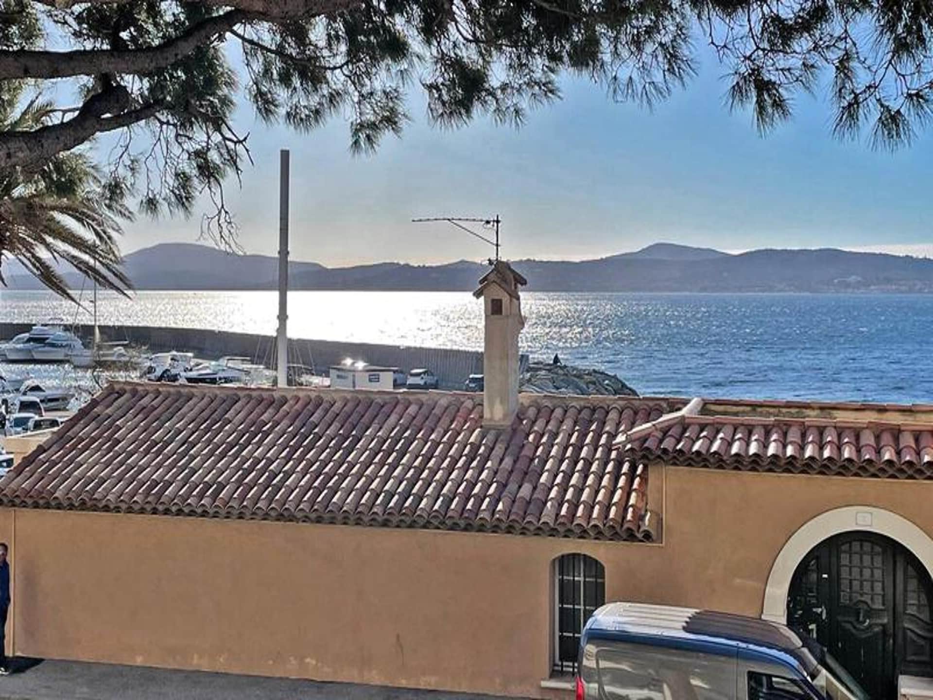 Duplex aan zee in Sainte-Maxime met groot terras en uitzicht - foto 23