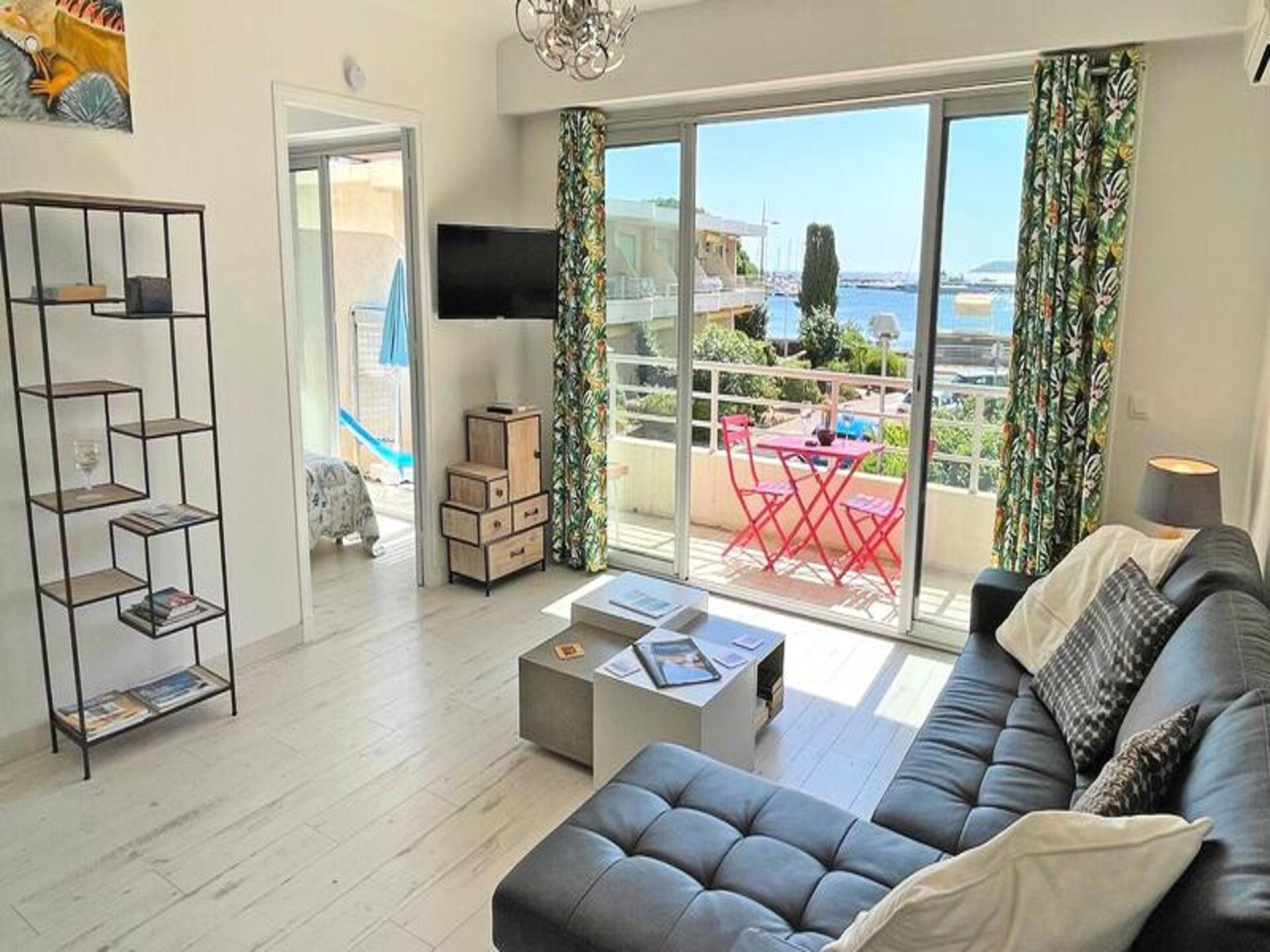 Modern appartement met zeezicht in Sainte-Maxime, vlakbij strand en centrum - foto 9