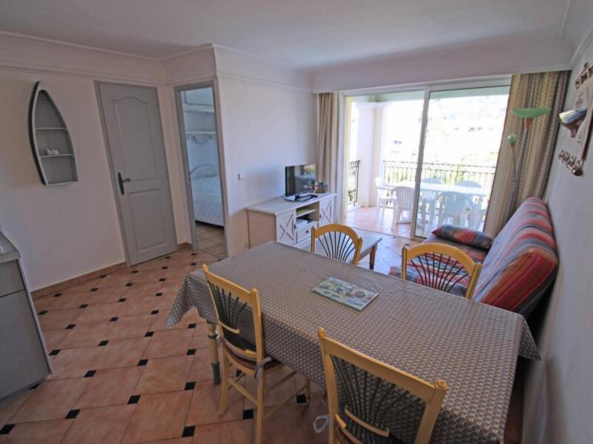 Gerenoveerd appartement met zwembadzicht op 350m van het strand in Sainte-Maxime - foto 7