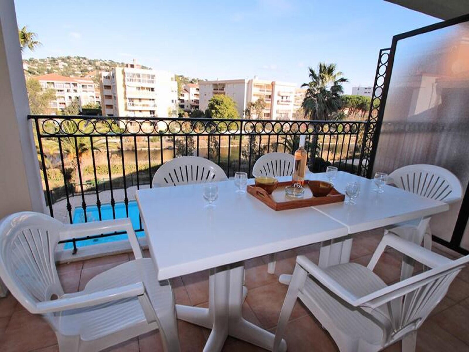 Gerenoveerd appartement met zwembadzicht op 350m van het strand in Sainte-Maxime - foto 4