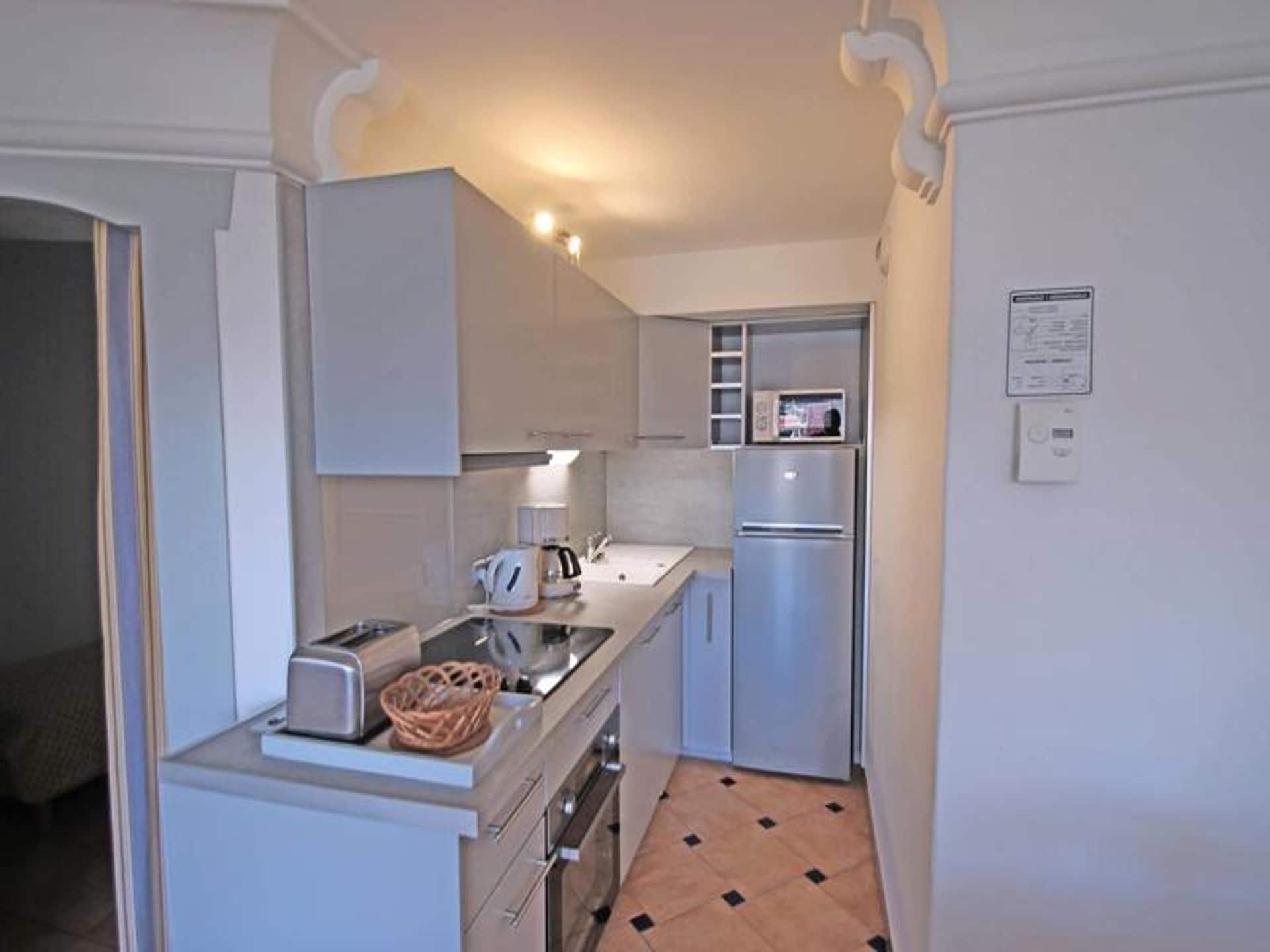 Gerenoveerd appartement met zwembadzicht op 350m van het strand in Sainte-Maxime - foto 11