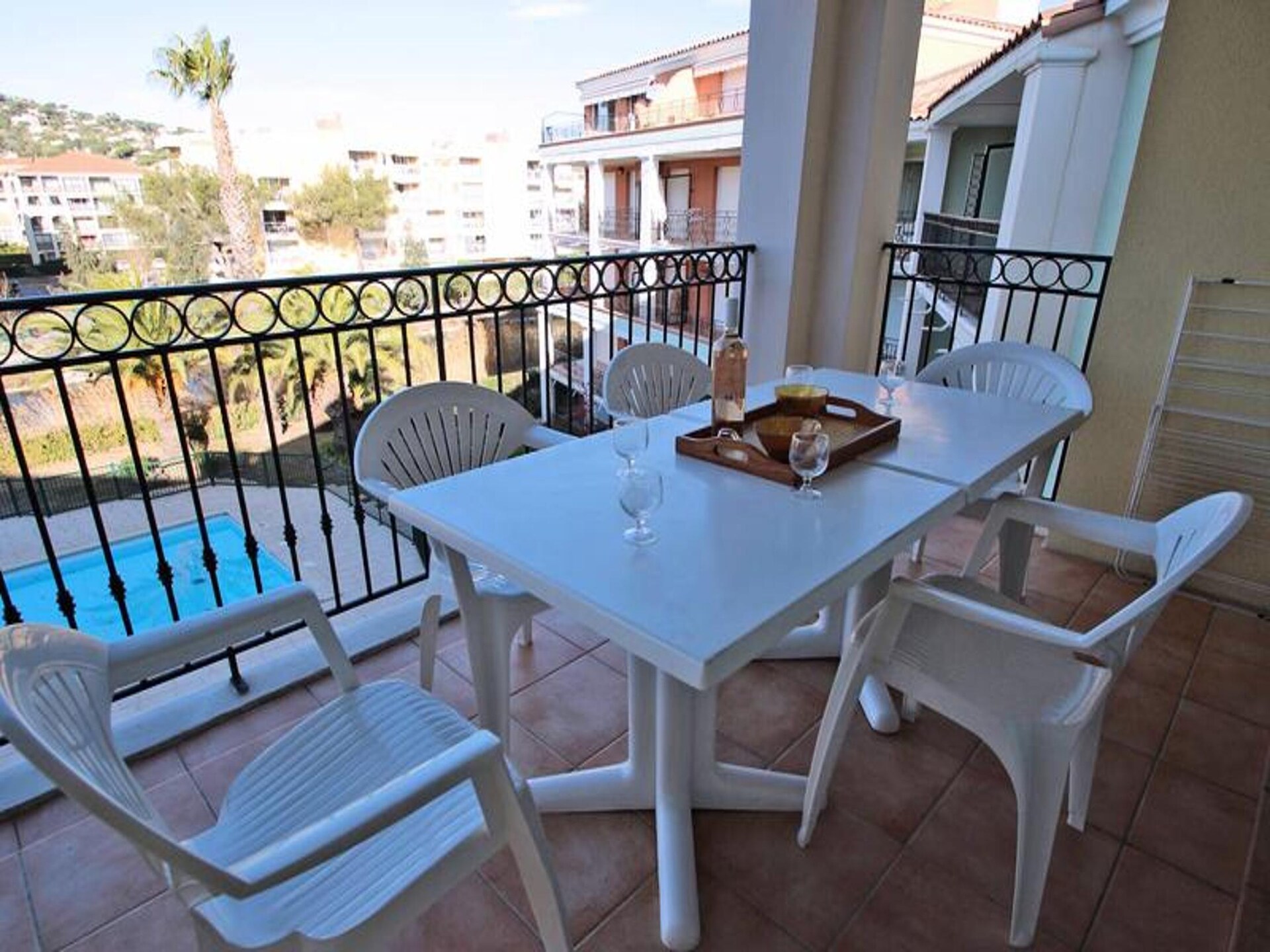 Gerenoveerd appartement met zwembadzicht op 350m van het strand in Sainte-Maxime - foto 2