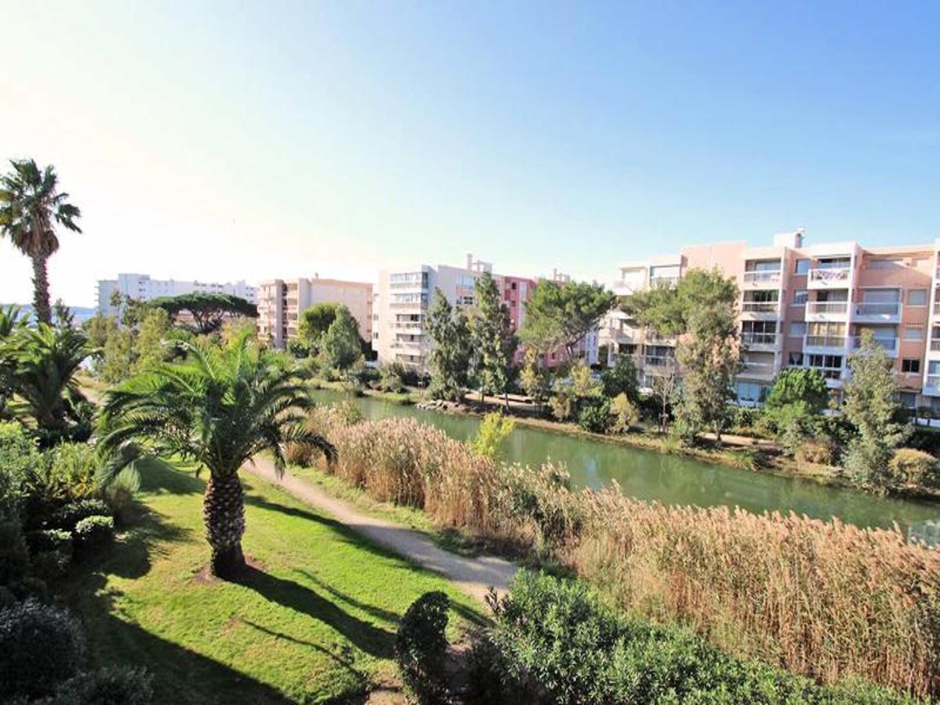 Licht appartement in Sainte-Maxime met zeezicht, vlakbij strand en centrum - foto 25