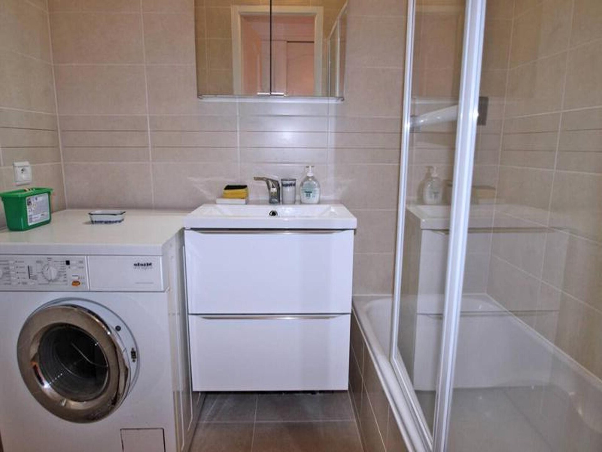 Licht appartement in Sainte-Maxime met zeezicht, vlakbij strand en centrum - foto 26