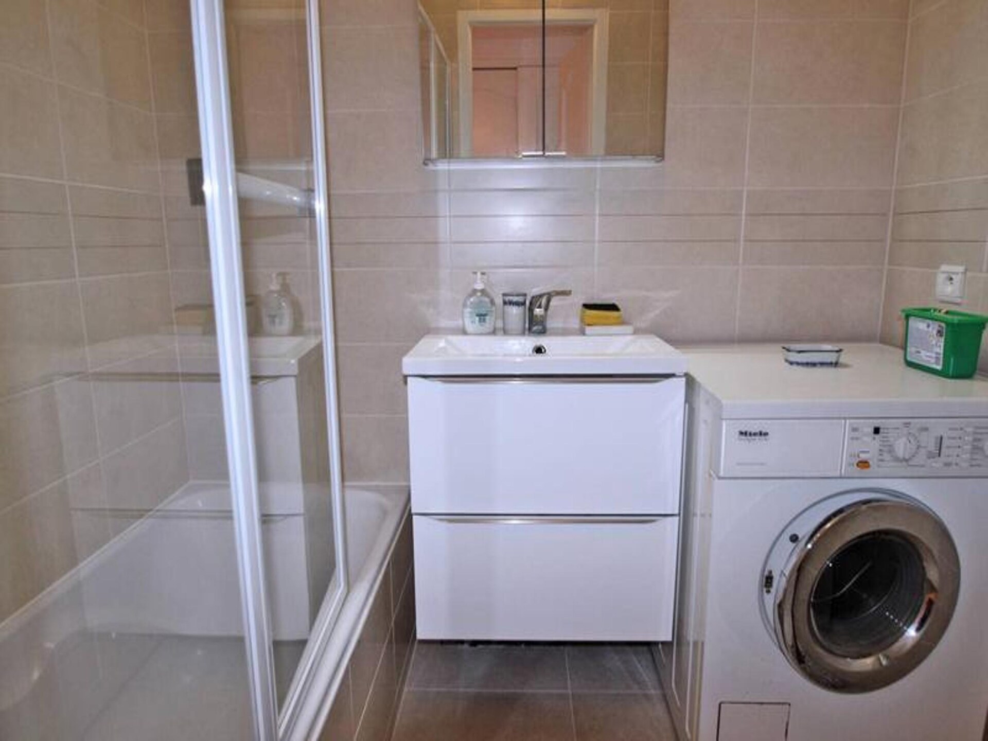 Licht appartement in Sainte-Maxime met zeezicht, vlakbij strand en centrum - foto 7